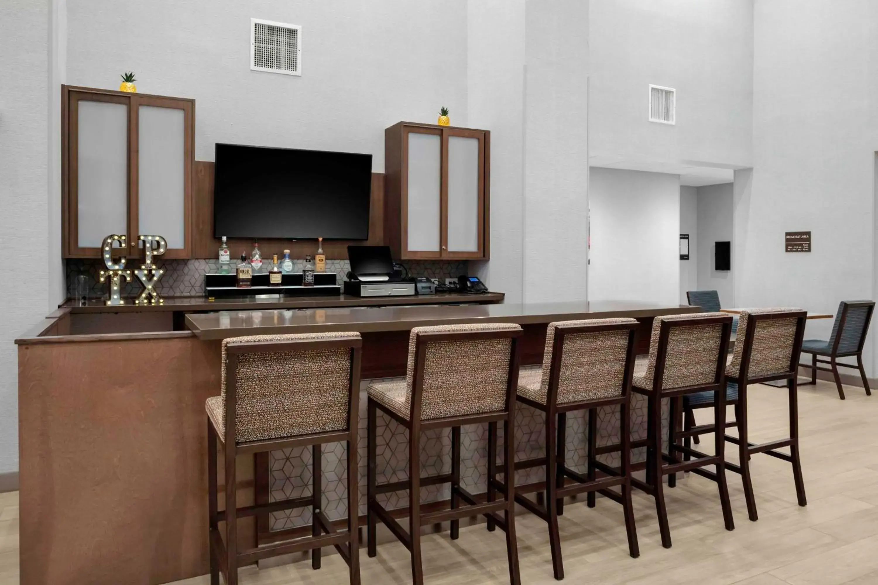 Lounge or bar, TV/Entertainment Center in Hampton Inn & Suites Cedar Park North Austin, Tx