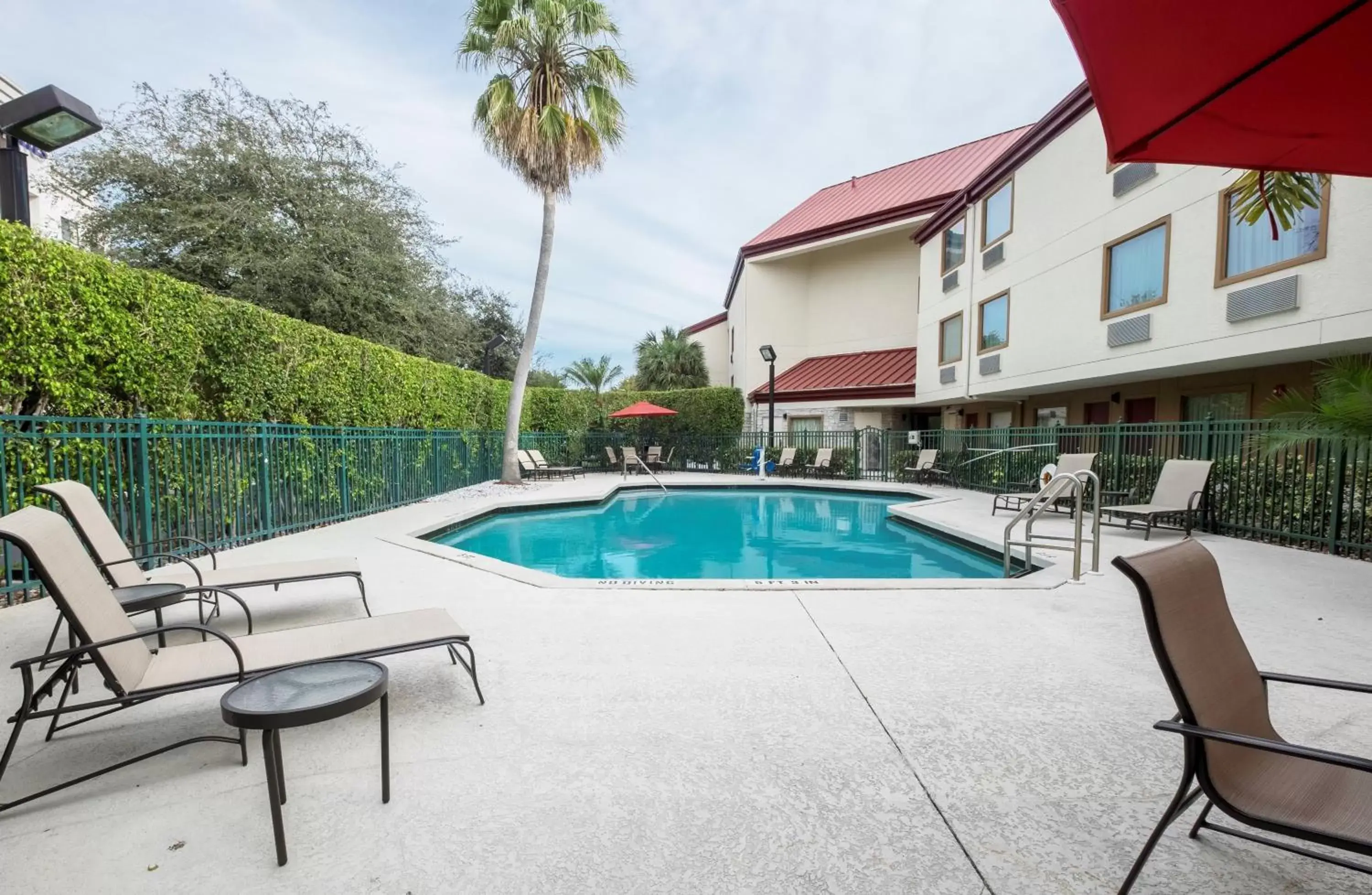 Swimming pool, Property Building in Red Roof Inn PLUS+ West Palm Beach