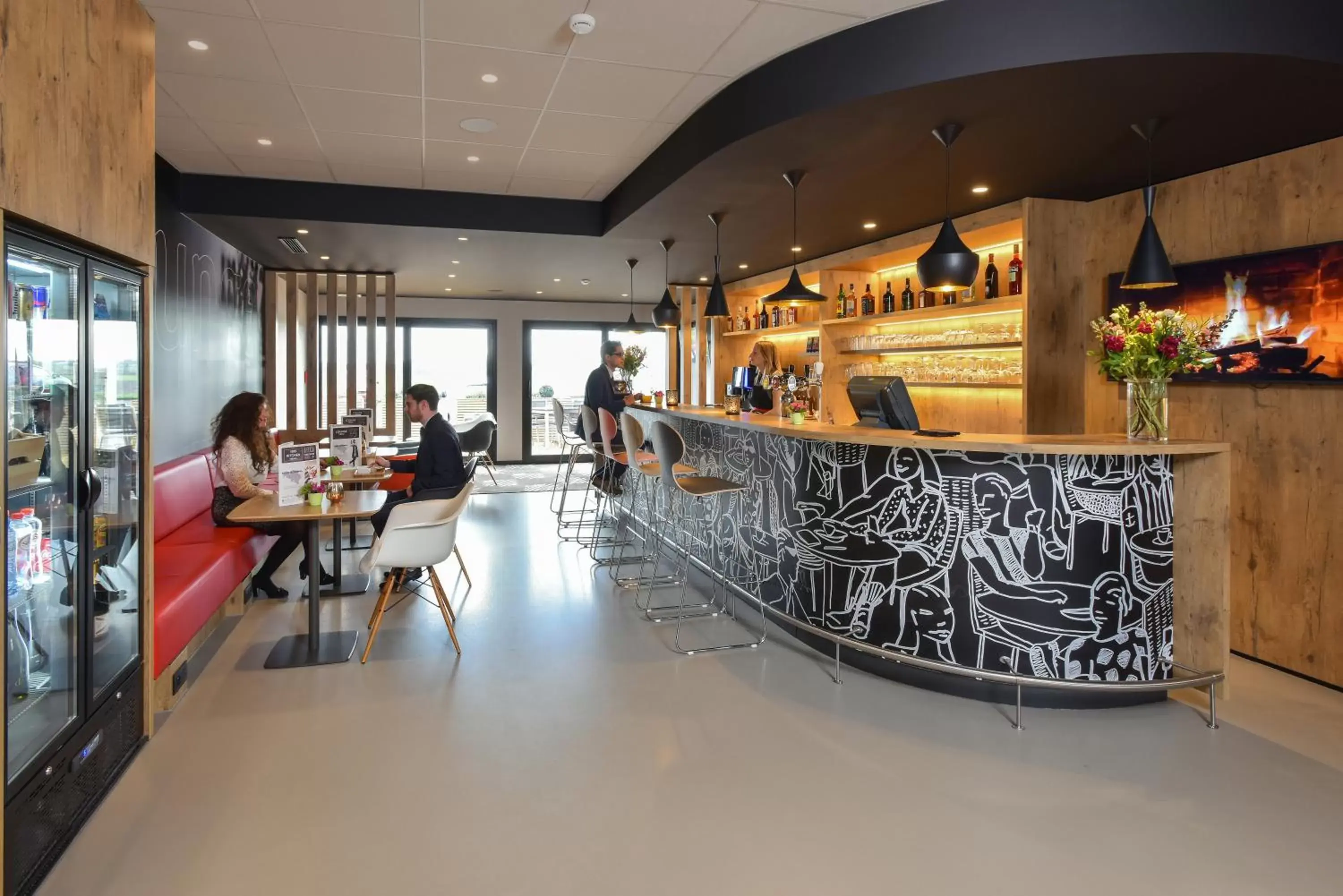 Lounge or bar in ibis Charleroi Airport Brussels South