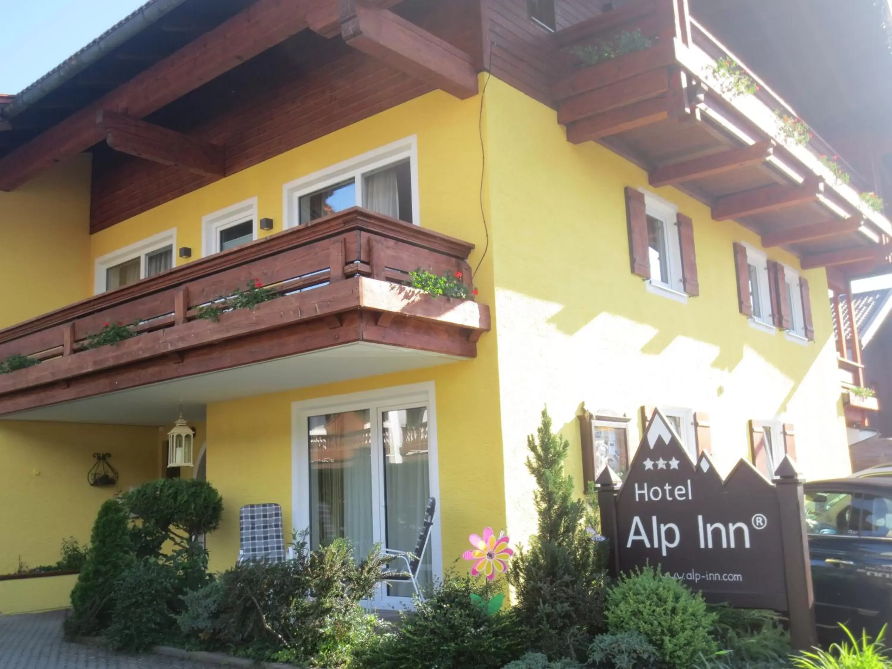 Facade/entrance, Property Building in Hotel Alp Inn