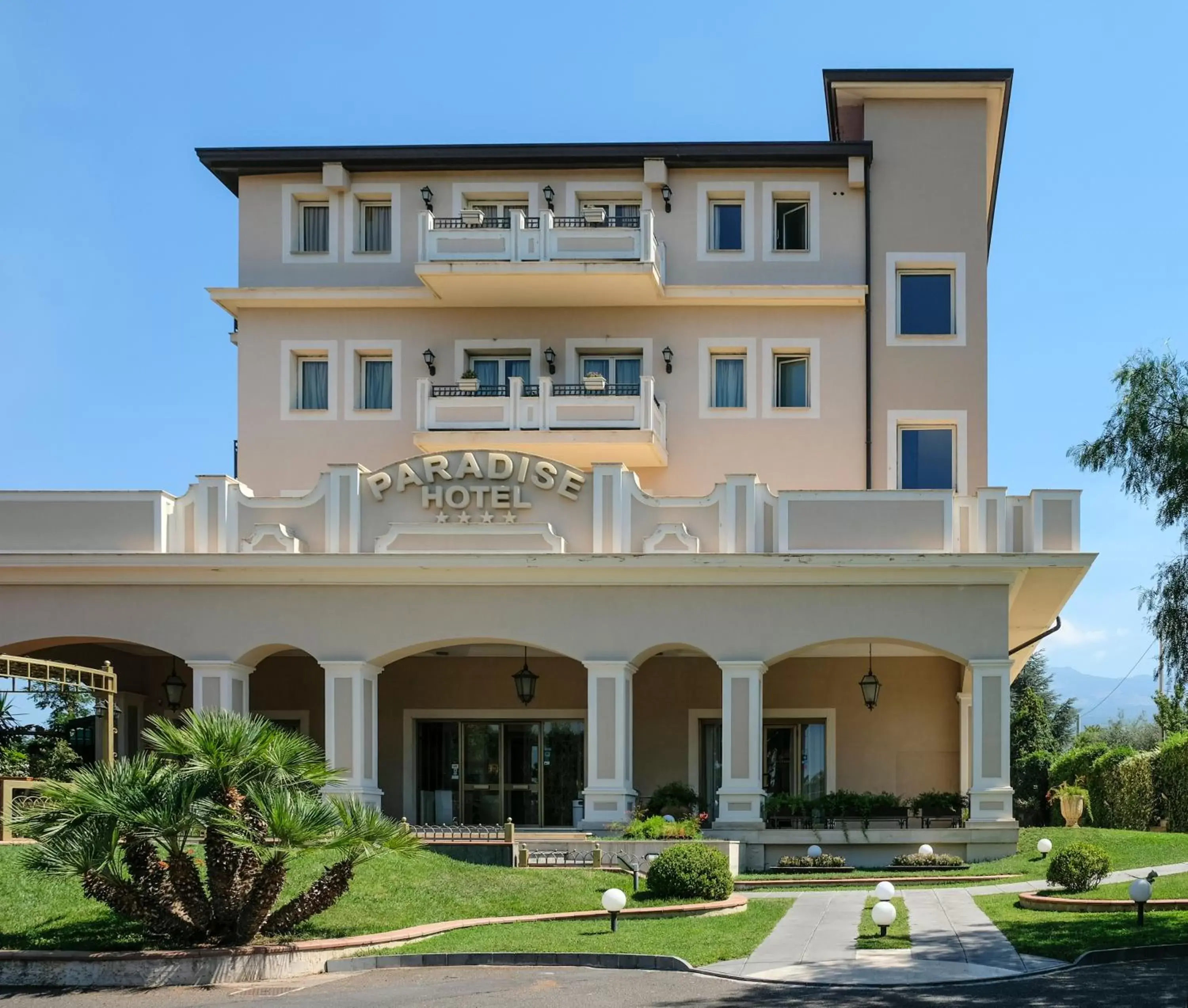 Property Building in Hotel Ristorante Paradise