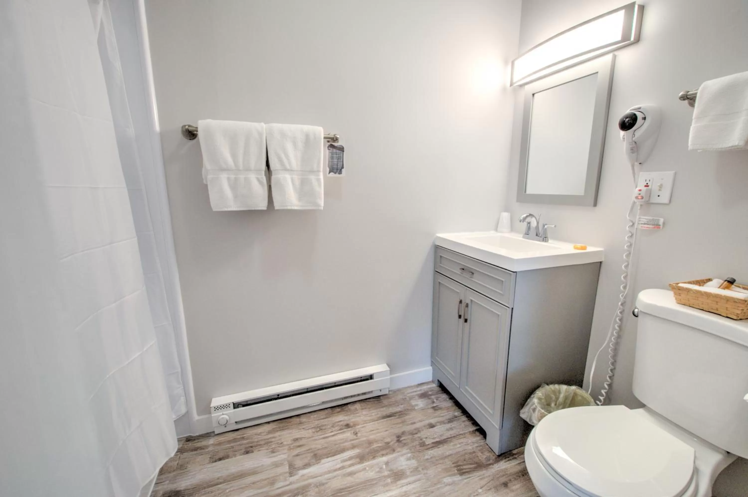 Bathroom in East Shore Lodging