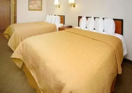 Queen Room with Two Queen Beds in Quality Inn Durand