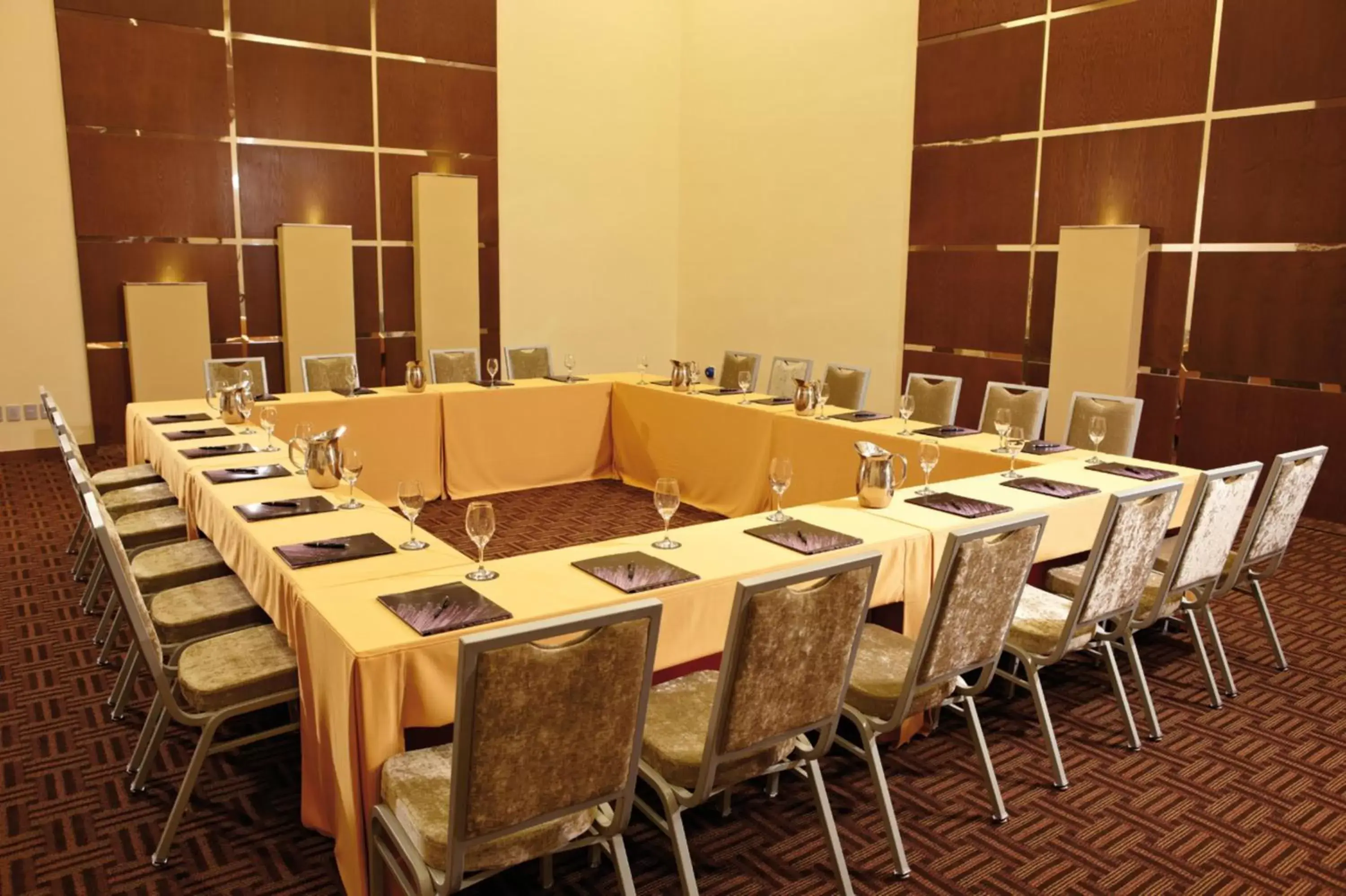 Meeting/conference room, Restaurant/Places to Eat in Riu Plaza Guadalajara