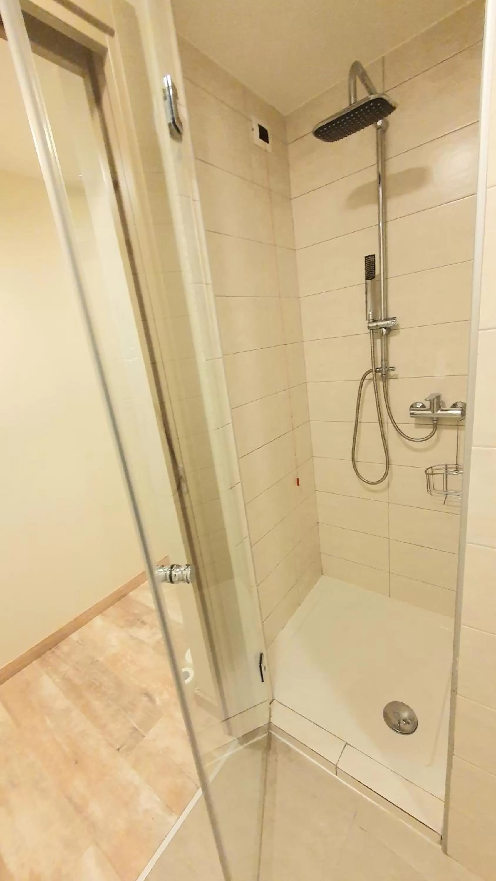 Shower in Stampa 1968 Hotel e Ristorante