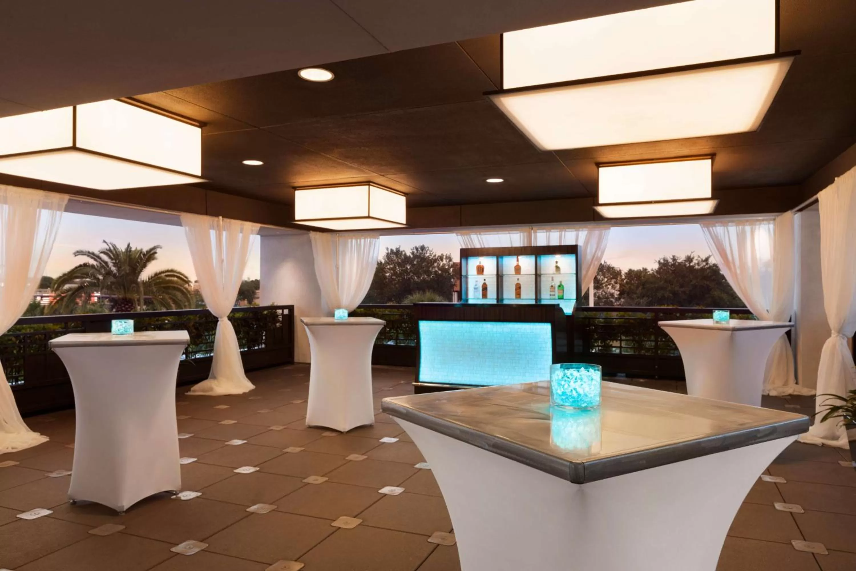 Property building in Embassy Suites by Hilton Orlando Lake Buena Vista South