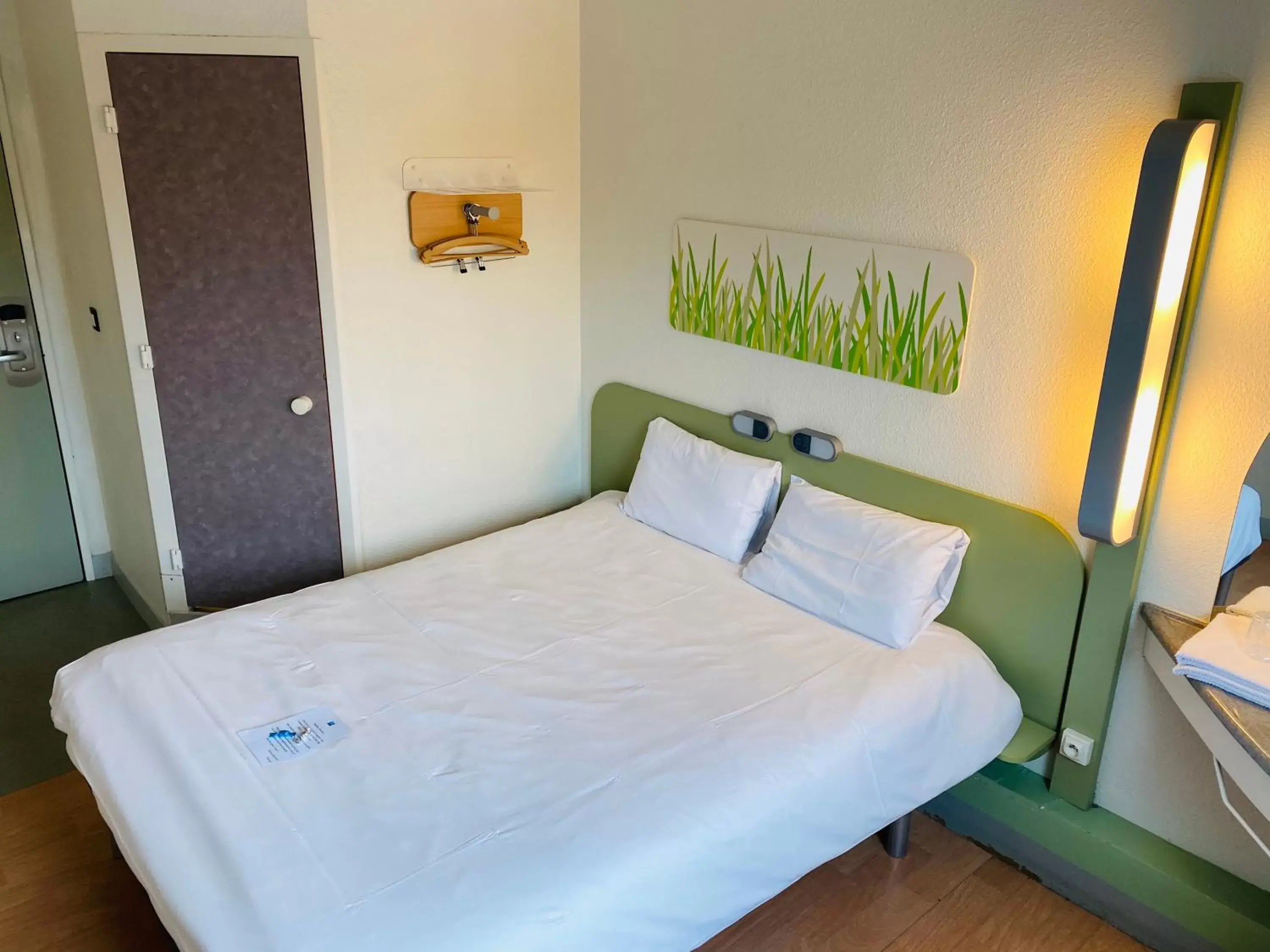 Bedroom, Bed in ibis Budget Caen Centre Gare