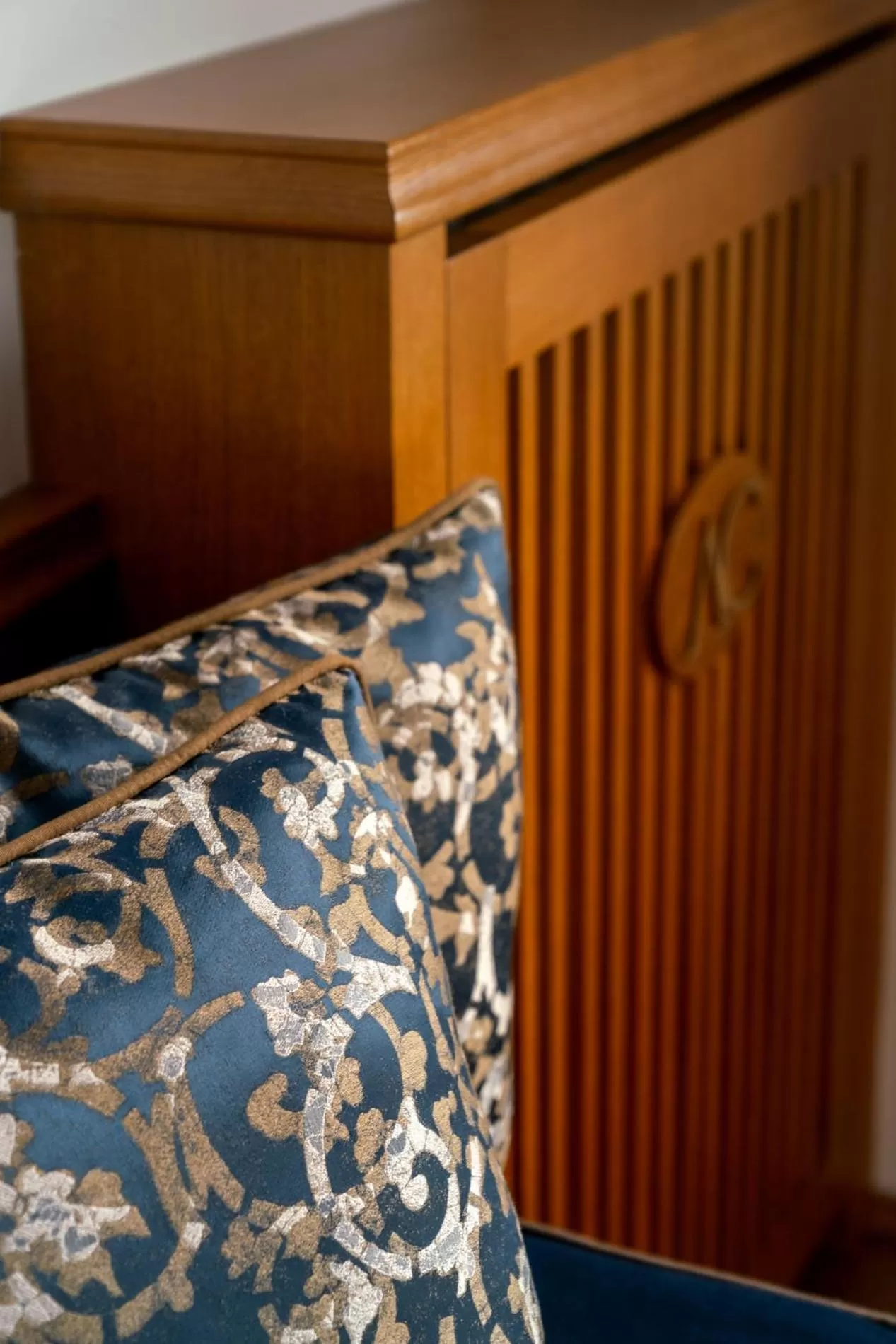 Decorative detail, Bed in Ambra Cortina Luxury&Fashion Hotel