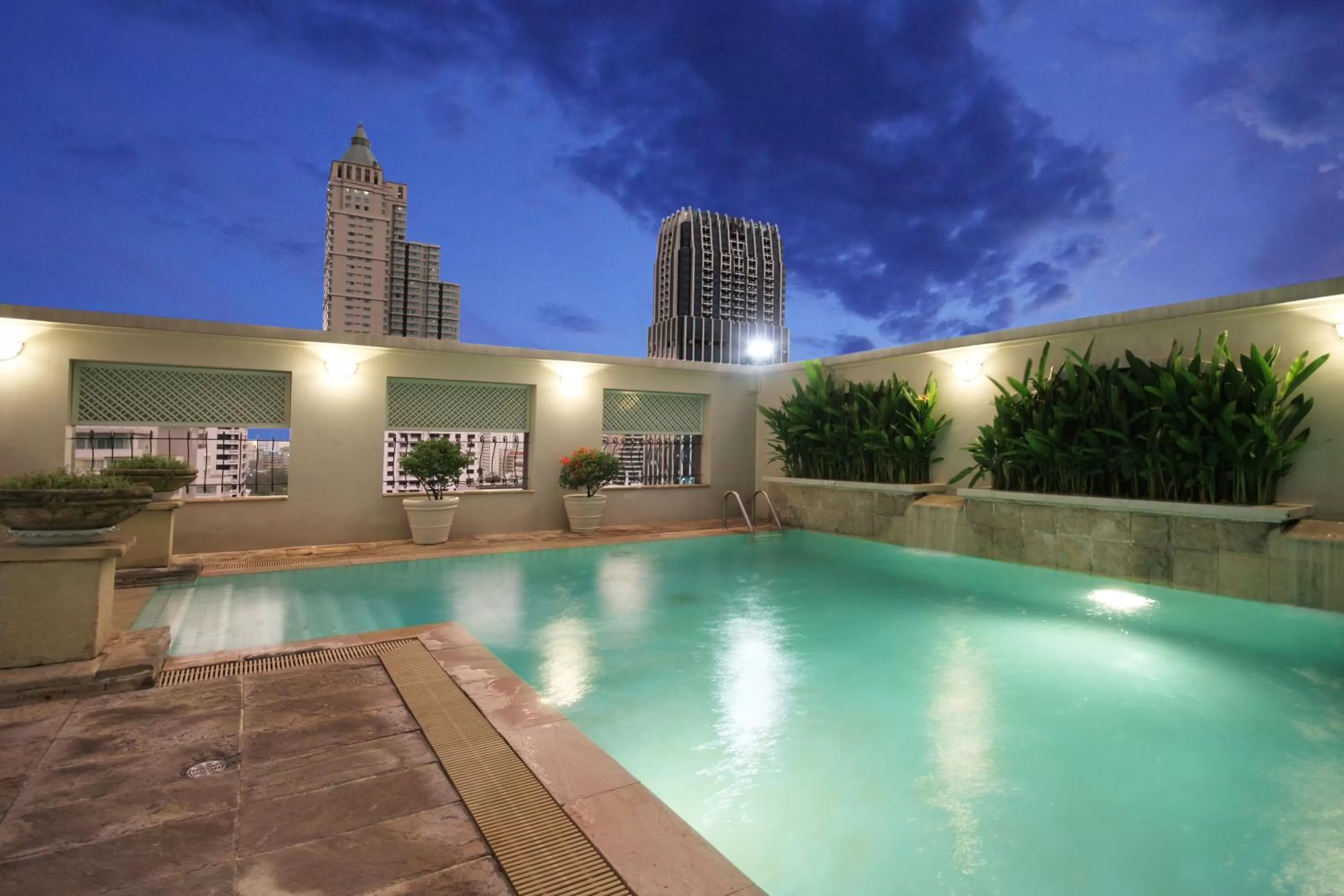 Swimming pool in Cape House Hotel, Bangkok