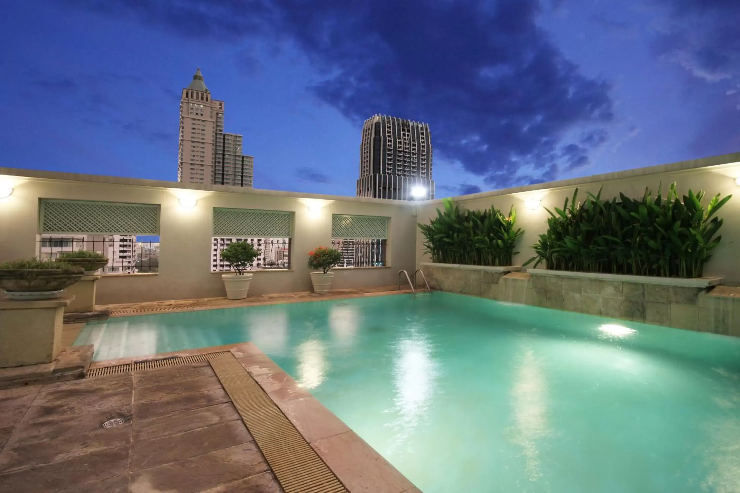 Swimming pool in Cape House Hotel, Bangkok Swimming pool in Cape House Hotel, Bangkok
