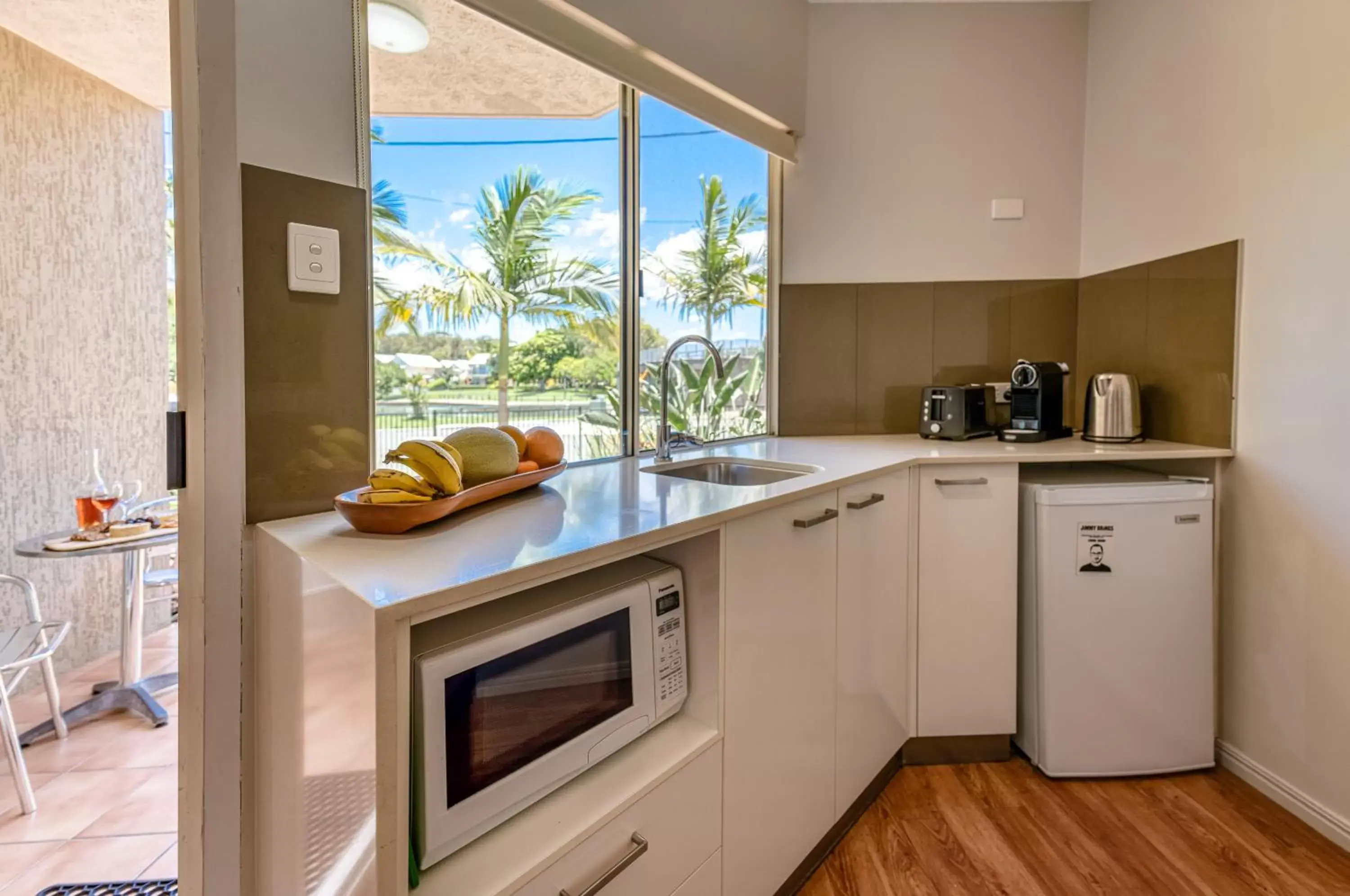 Kitchen or kitchenette, Kitchen/Kitchenette in Noosa Sun Motel