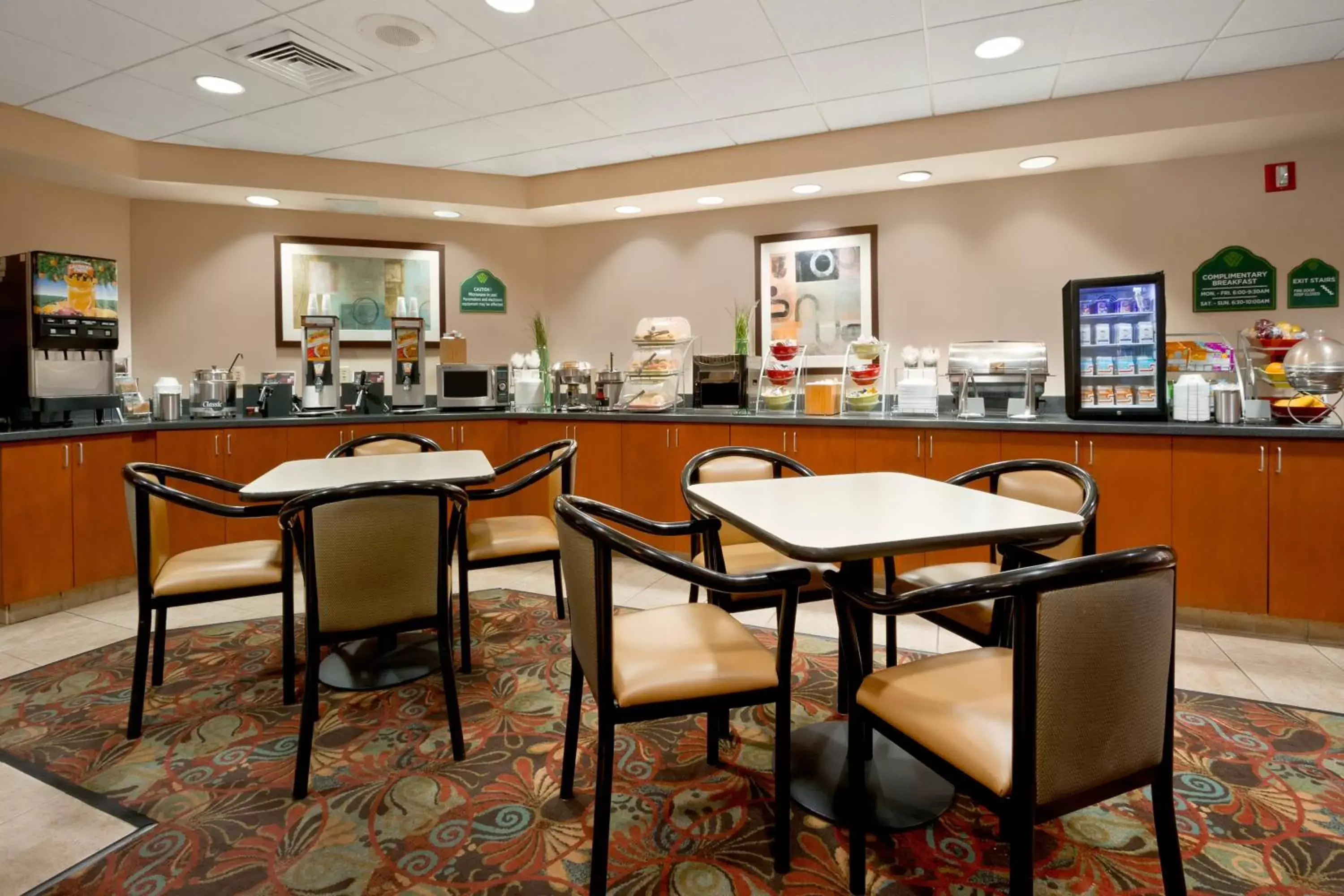 Restaurant/Places to Eat in Wingate by Wyndham Greensboro