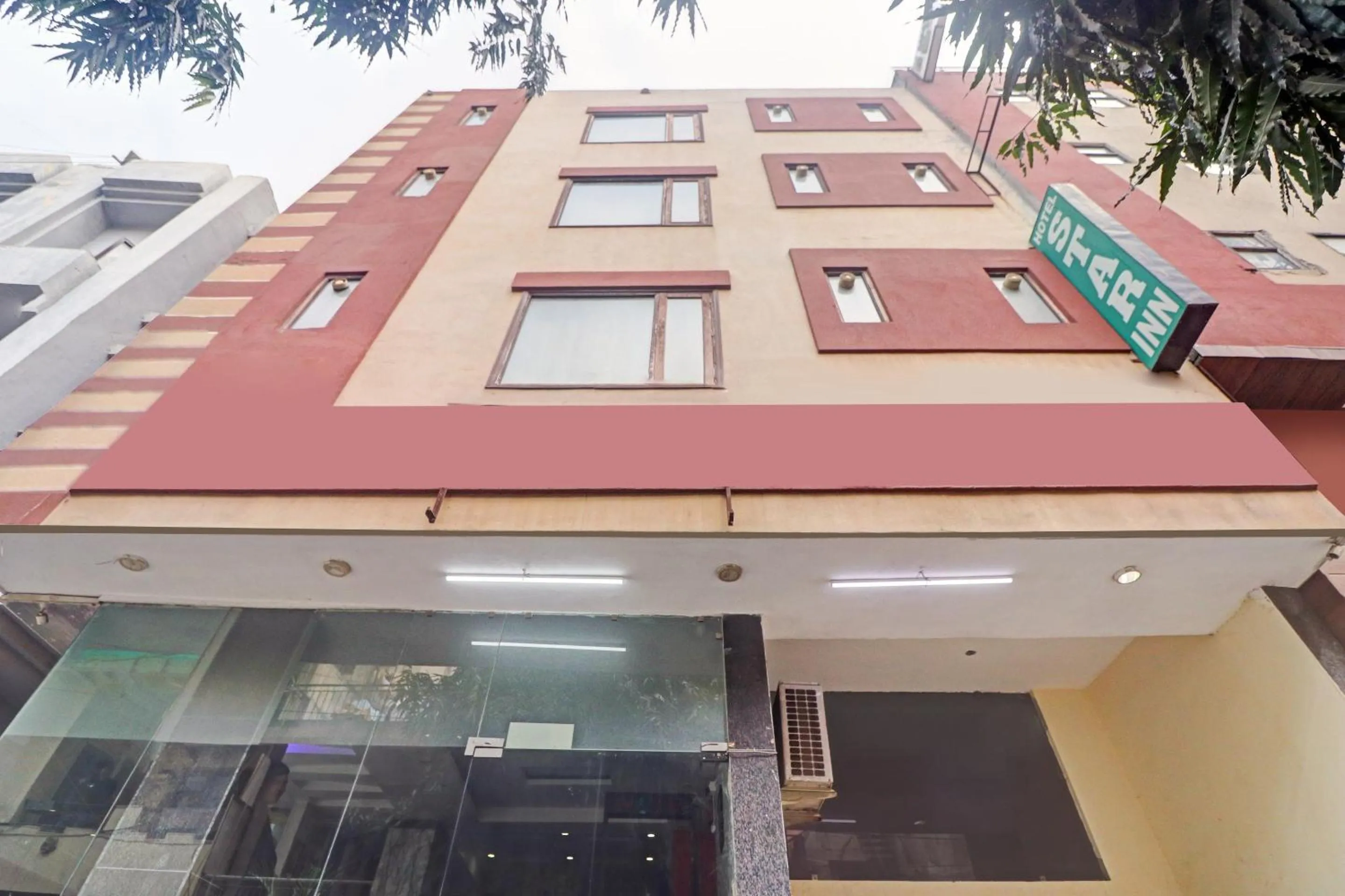 Facade/entrance, Property Building in OYO 12675 Hotel Star Inn