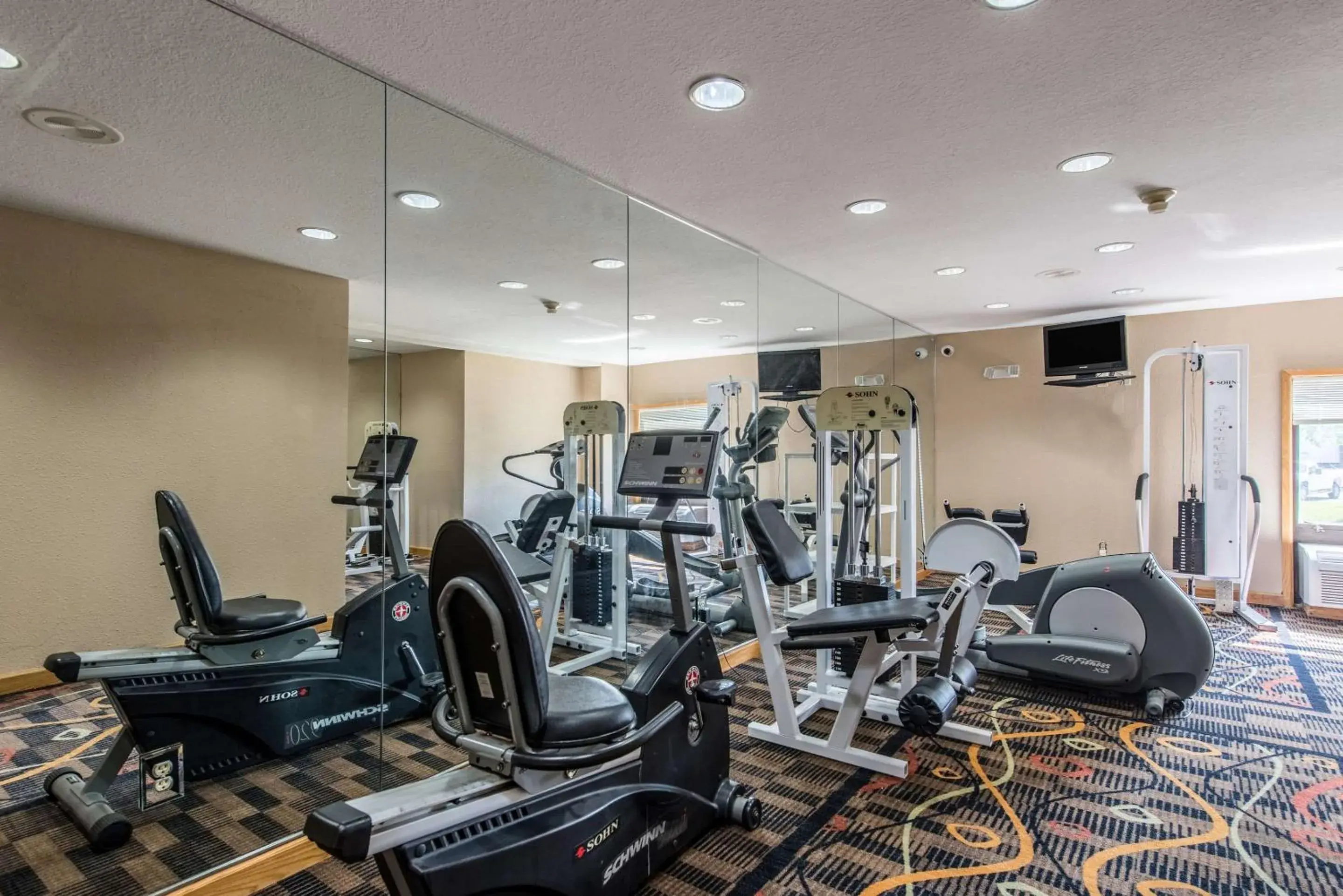 Fitness centre/facilities, Fitness Center/Facilities in Quality Inn & Suites University Area