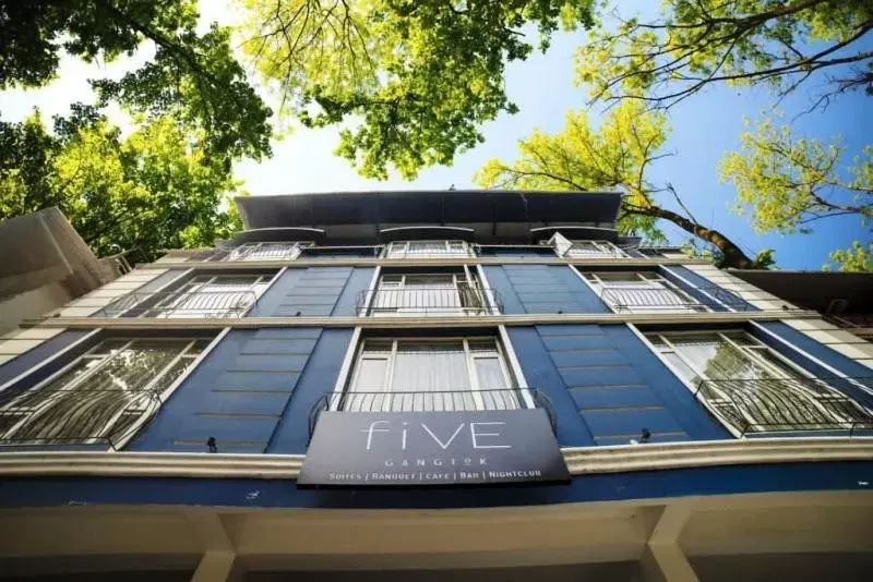 Facade/entrance in Five Gangtok Facade/entrance in Five Gangtok