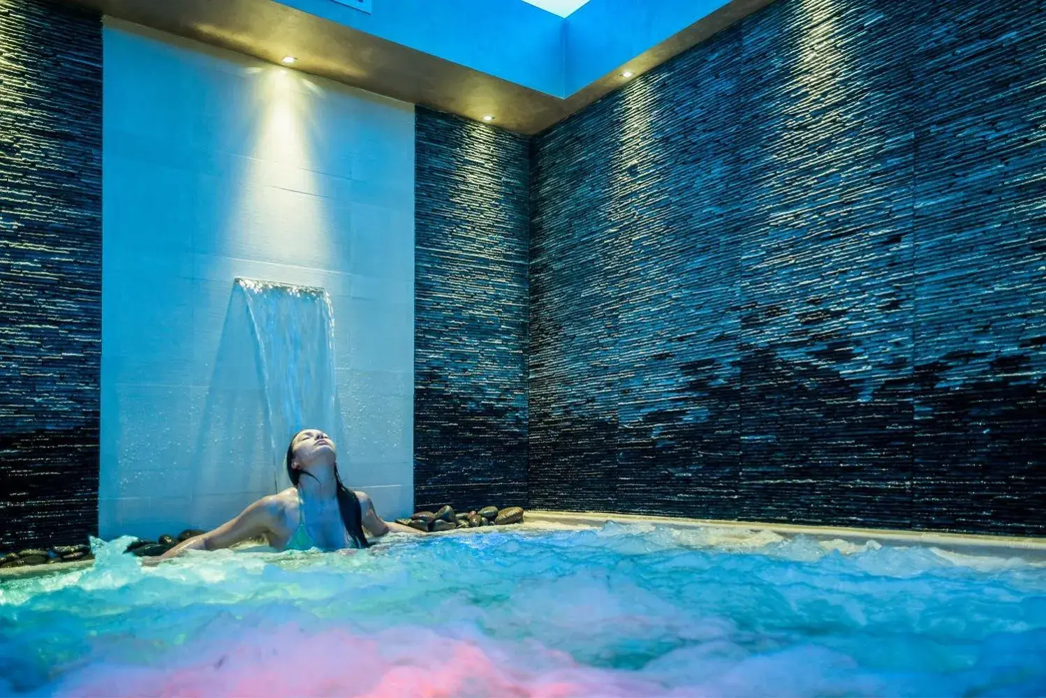 Hot Tub, Swimming Pool in Janus Hotel