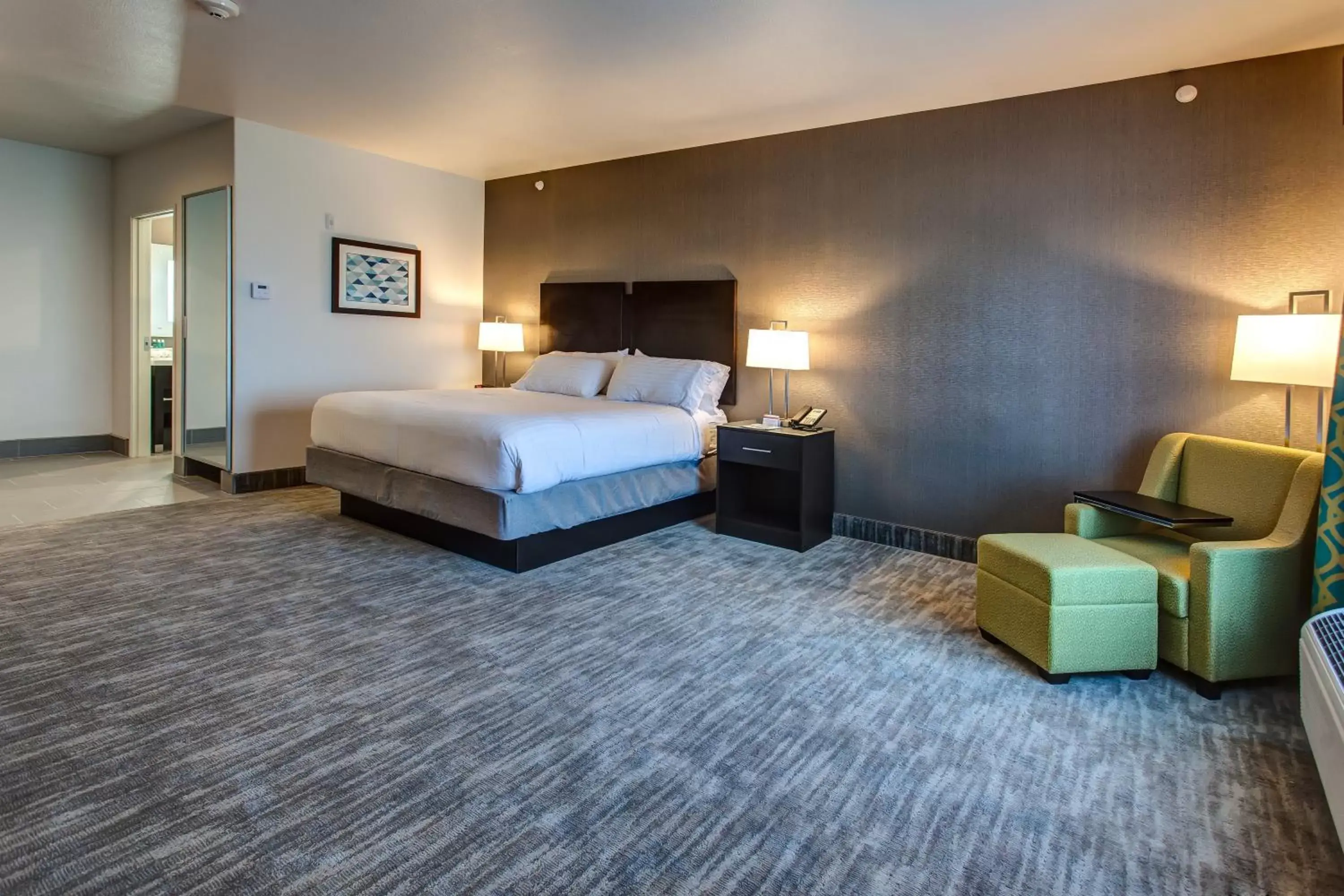 King Room - Hearing Accessible - Non-Smoking in Holiday Inn Express & Suites Gatesville - N. Ft Hood by IHG King Room - Hearing Accessible - Non-Smoking in Holiday Inn Express & Suites Gatesville - N. Ft Hood by IHG