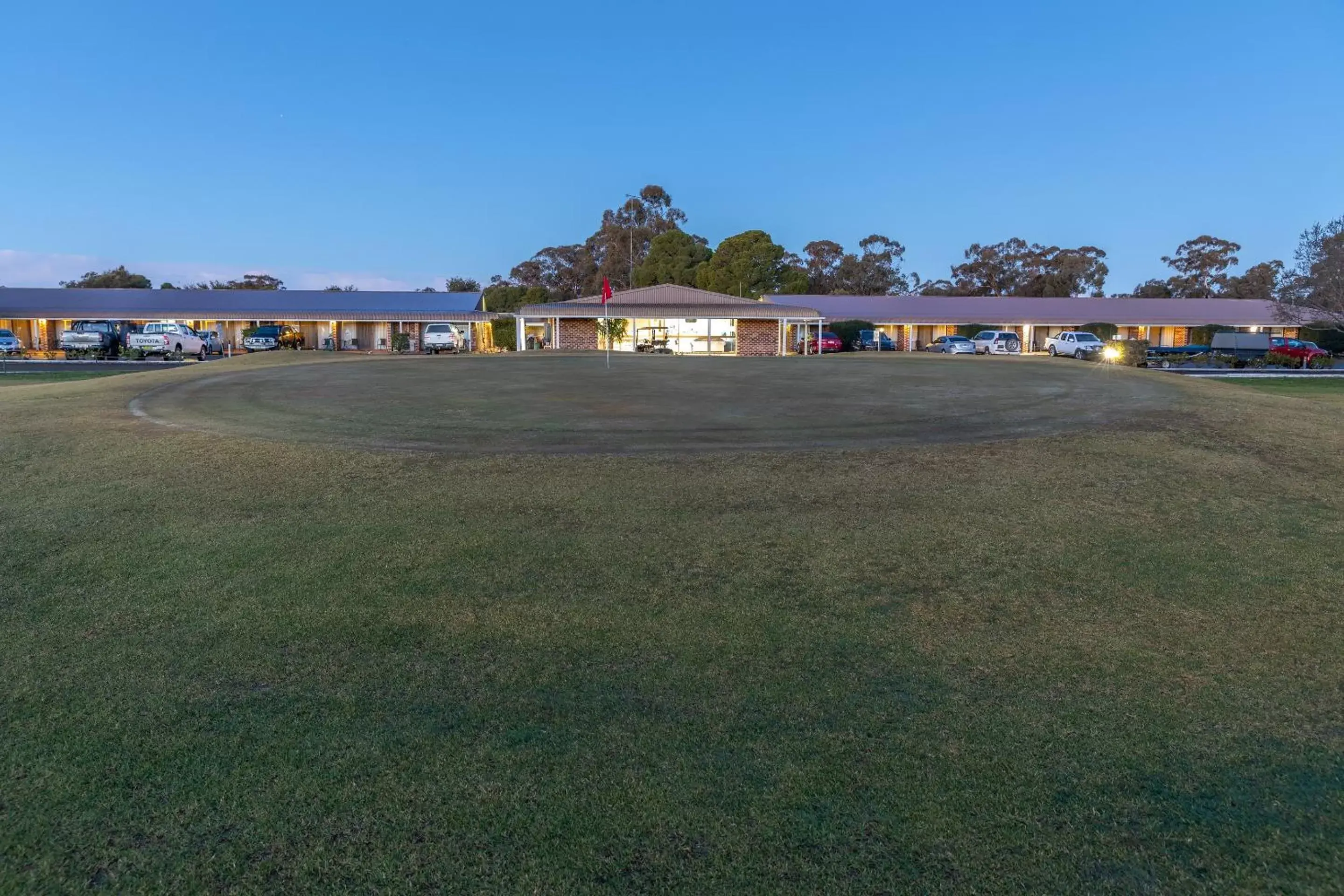 Golfcourse in Club Inn Motel