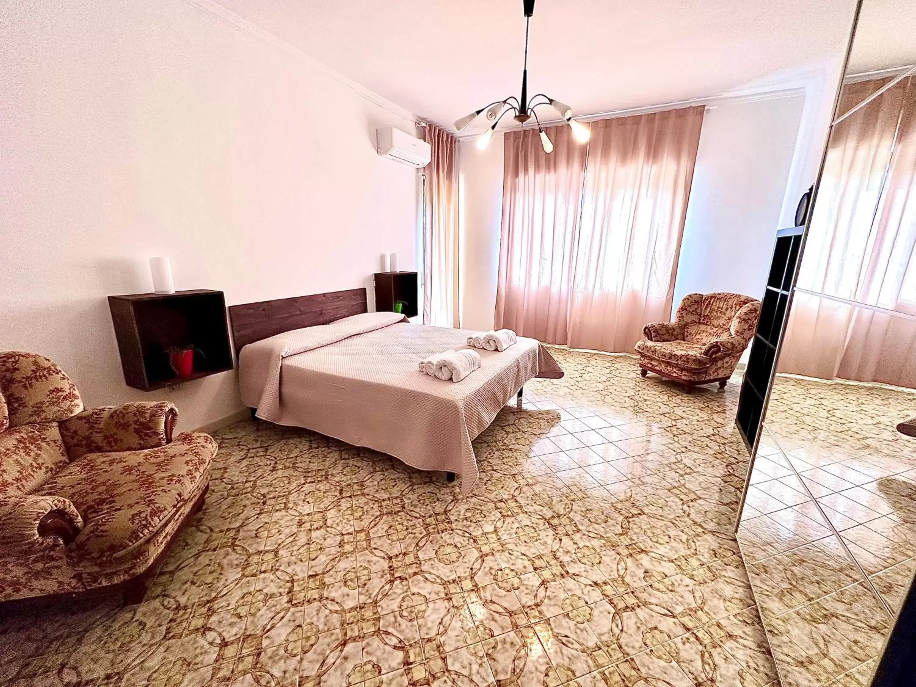 Double Room with Shared Bathroom in Sorrenthouse Double Room with Shared Bathroom in Sorrenthouse