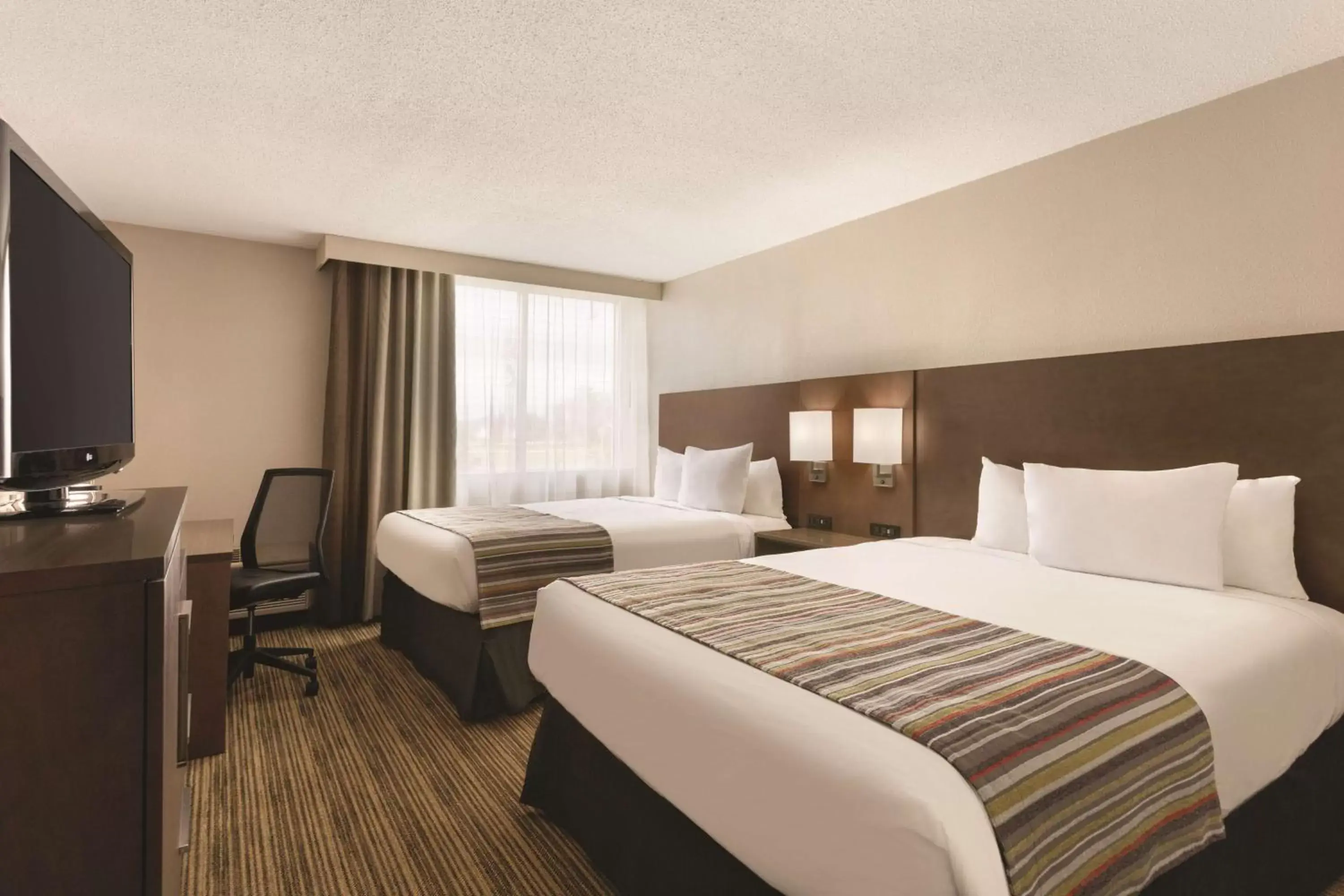 Photo of the whole room, Bed in Country Inn & Suites by Radisson, Fergus Falls, MN