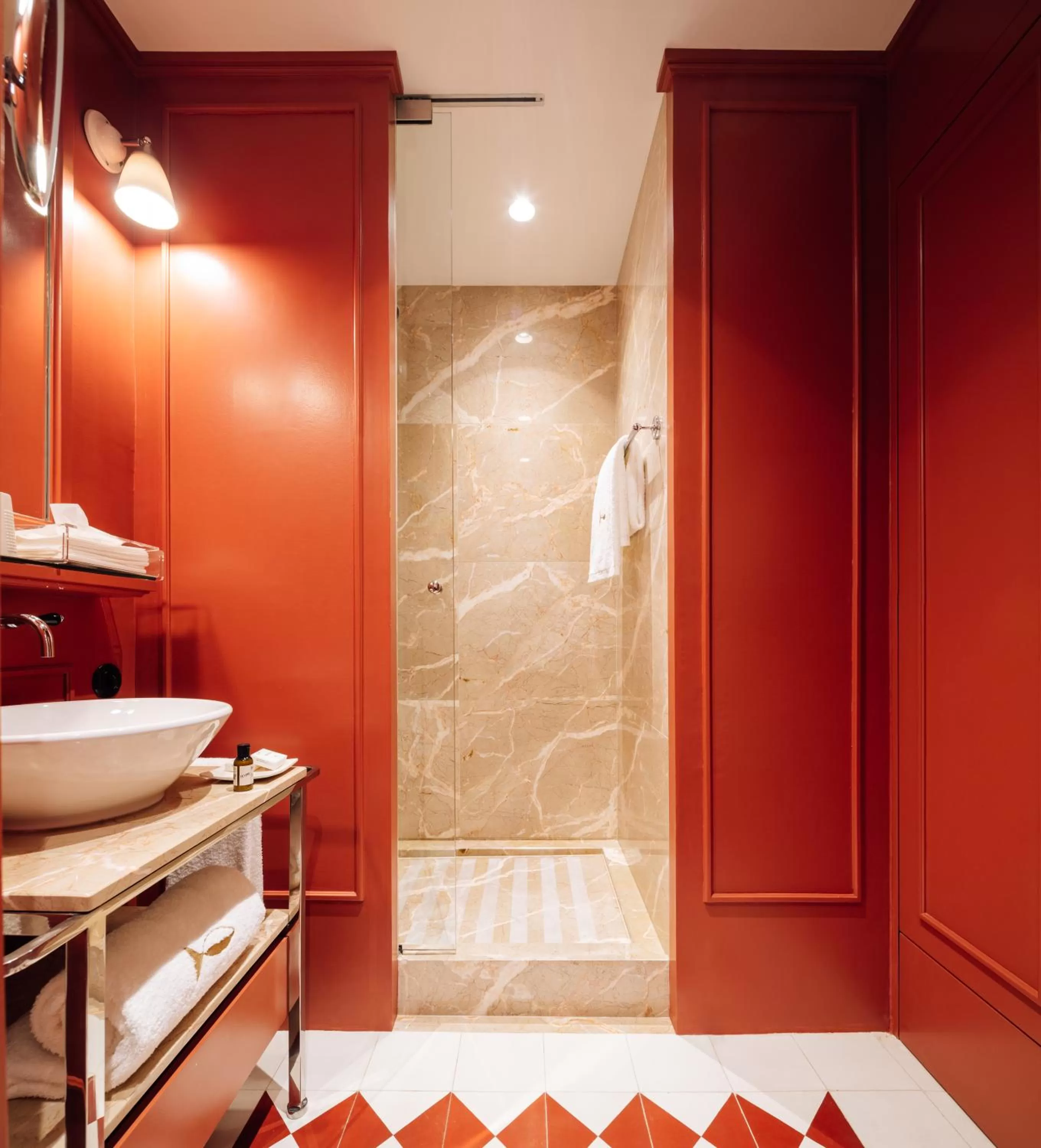 Shower in Bairro Alto Hotel