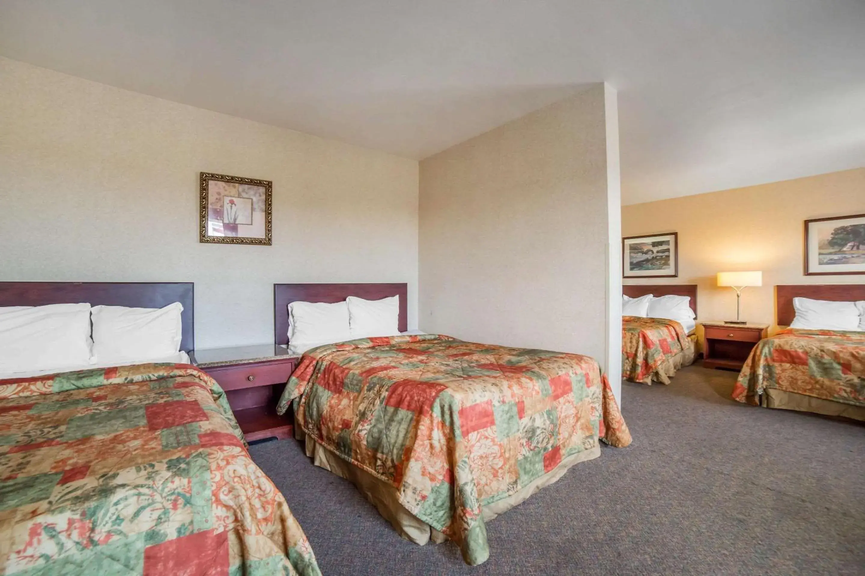 Photo of the whole room, Bed in Rodeway Inn & Suites Nampa Photo of the whole room, Bed in Rodeway Inn & Suites Nampa