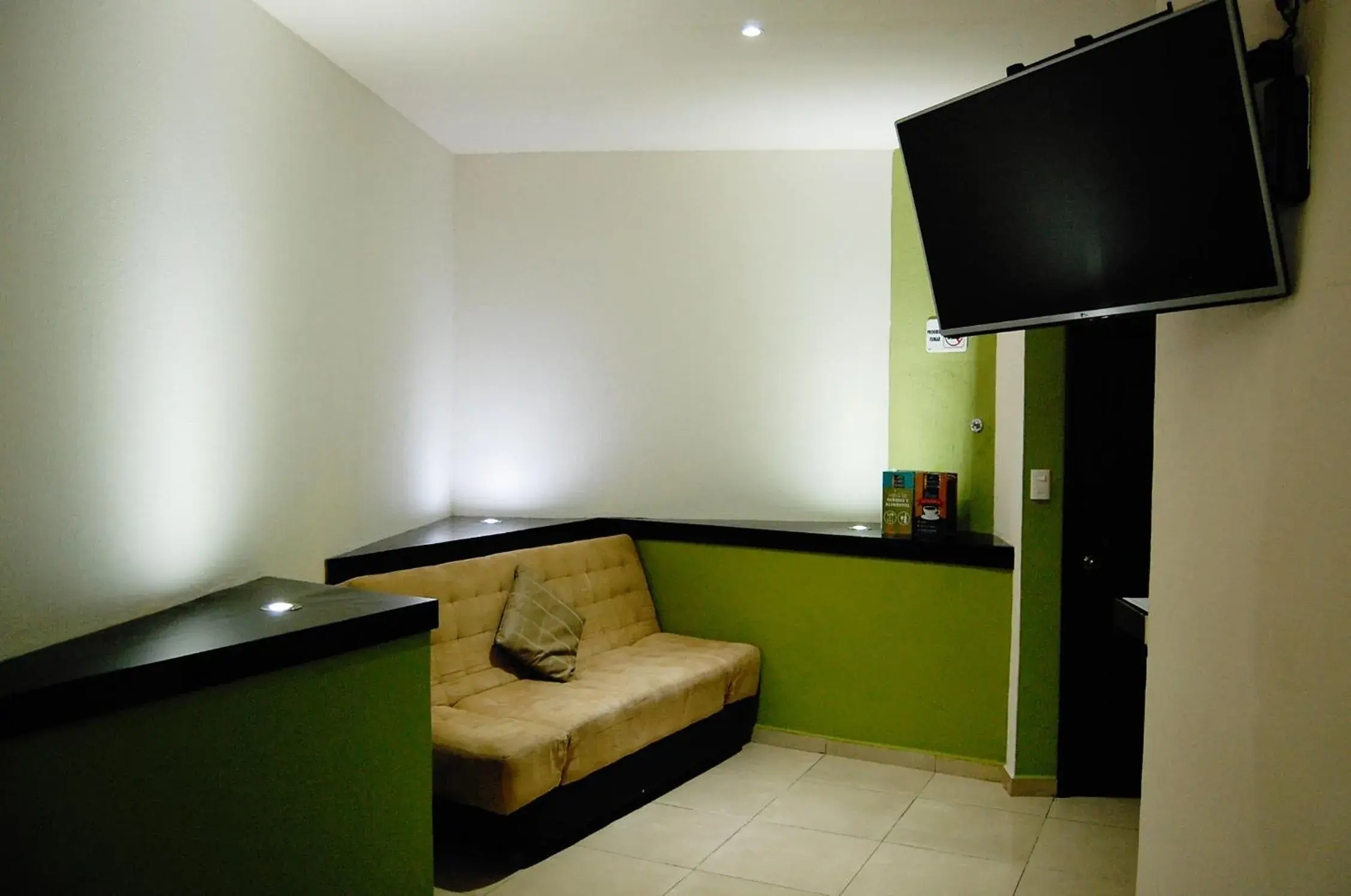 TV and multimedia, TV/Entertainment Center in Hotel Porto Novo