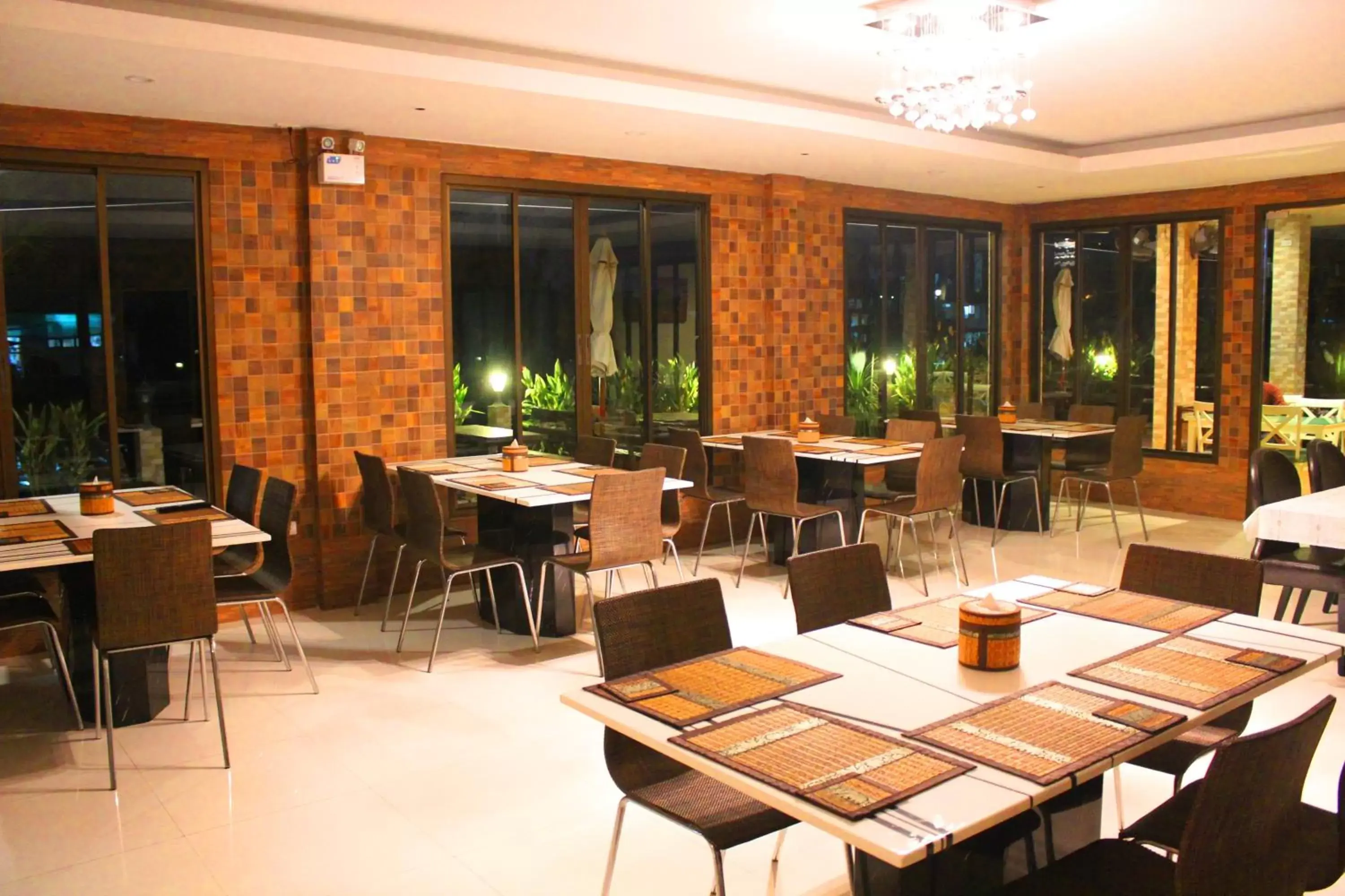 Restaurant/Places to Eat in Golden Foyer Suvarnabhumi Airport Hotel