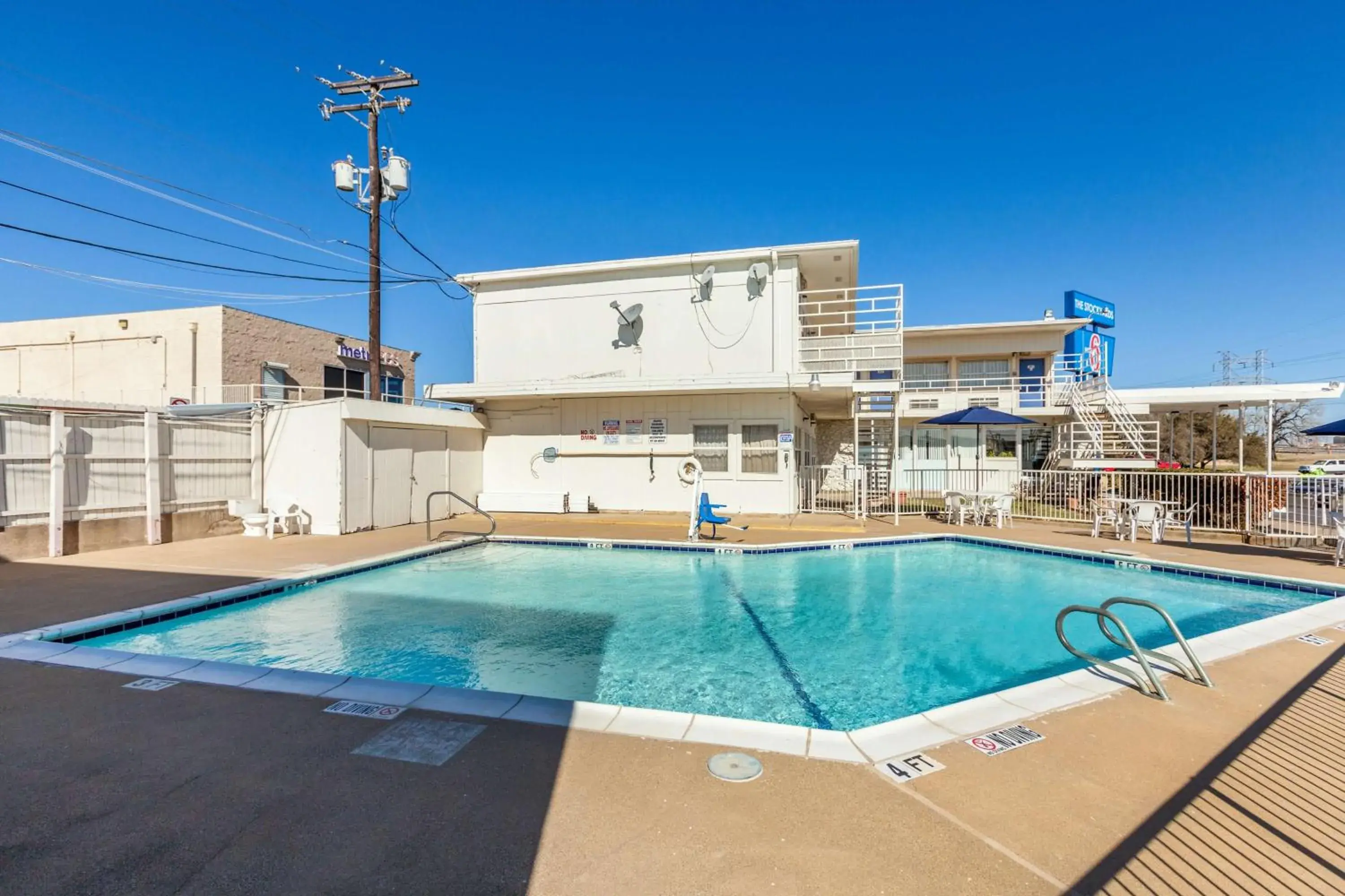 Day, Swimming Pool in Motel 6 Fort Worth, Tx - Stockyards