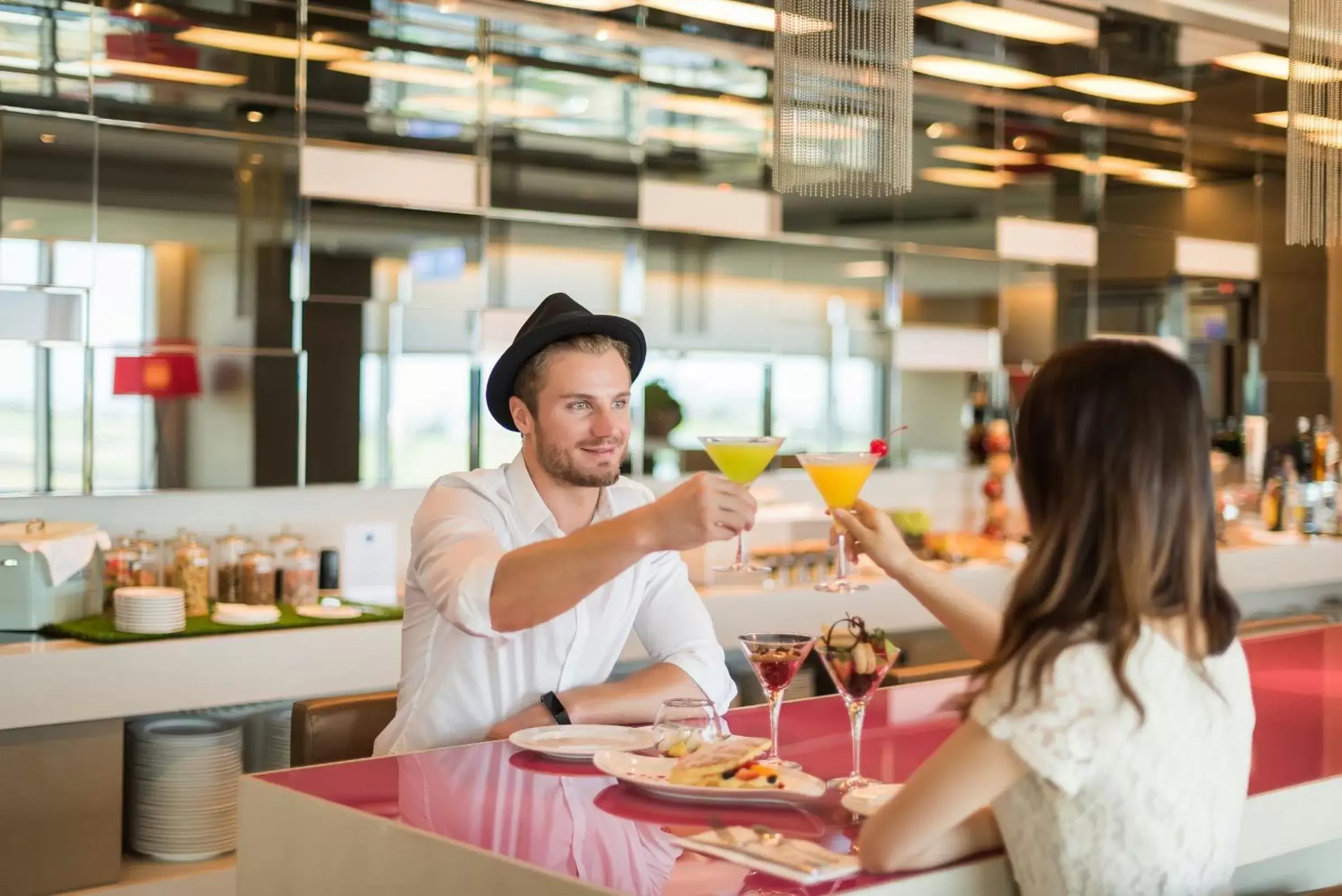 Lounge or bar in Novotel Taipei Taoyuan International Airport