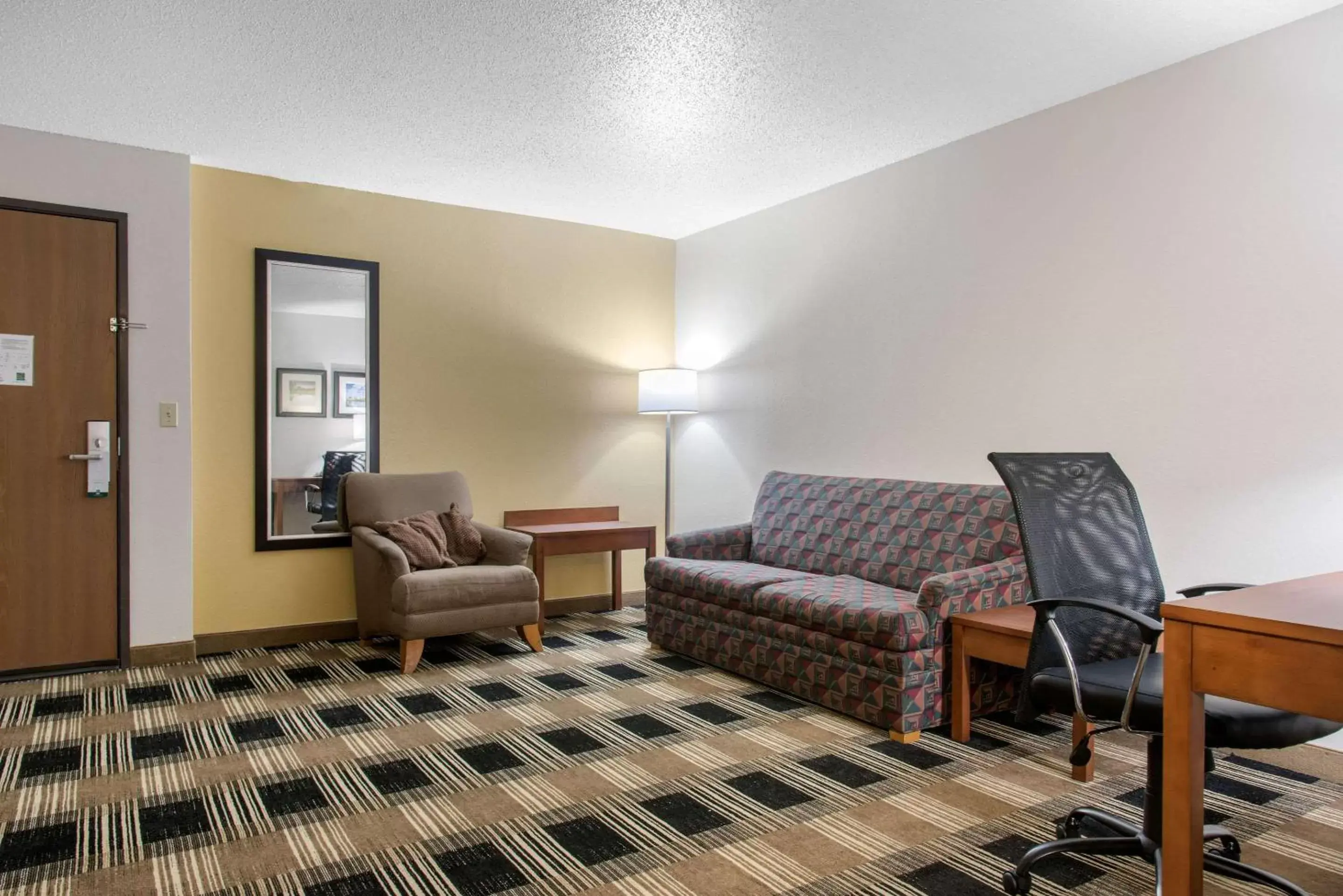 Bedroom, Seating Area in Quality Inn near Medical Center