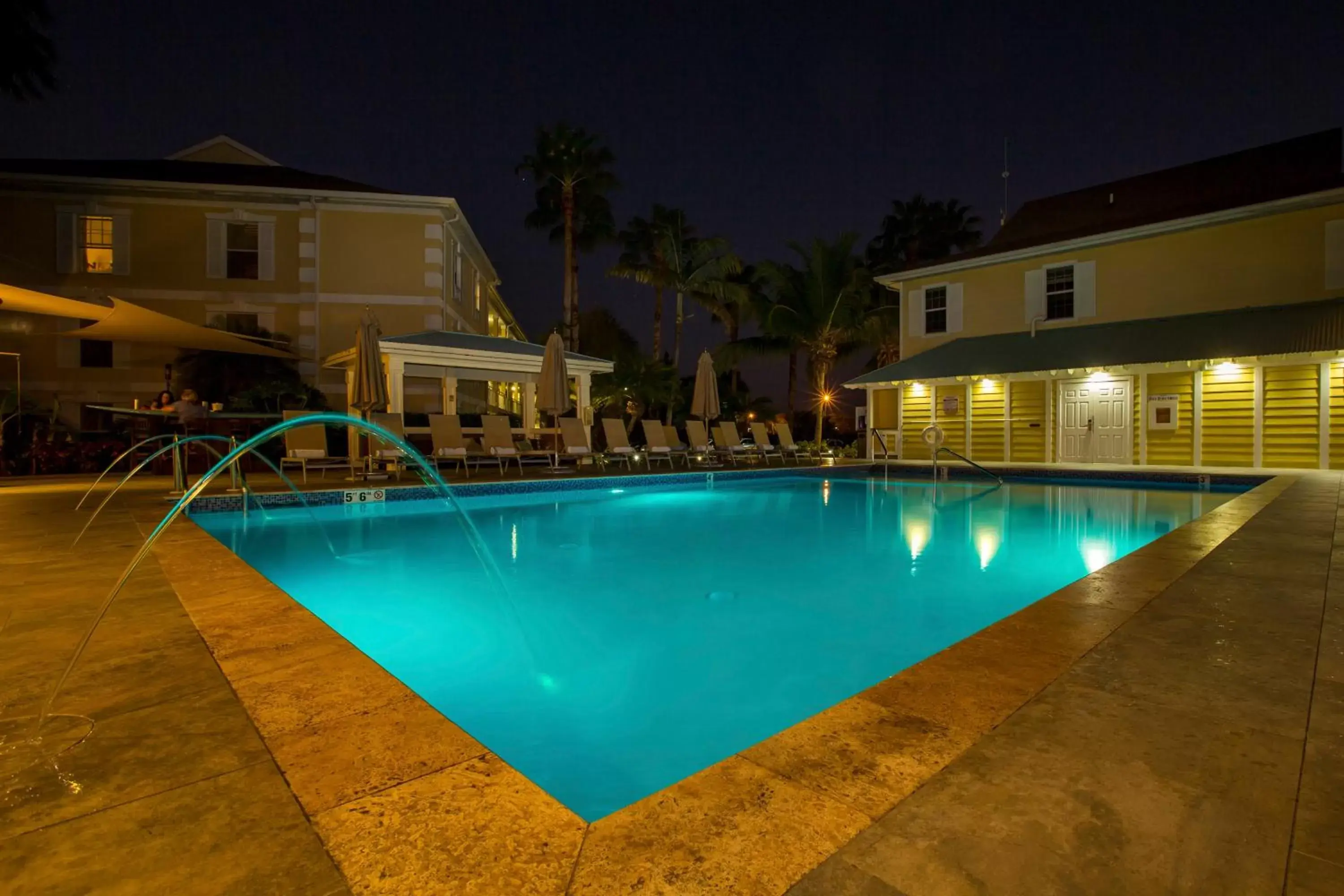 Swimming Pool in Sunshine Suites Resort