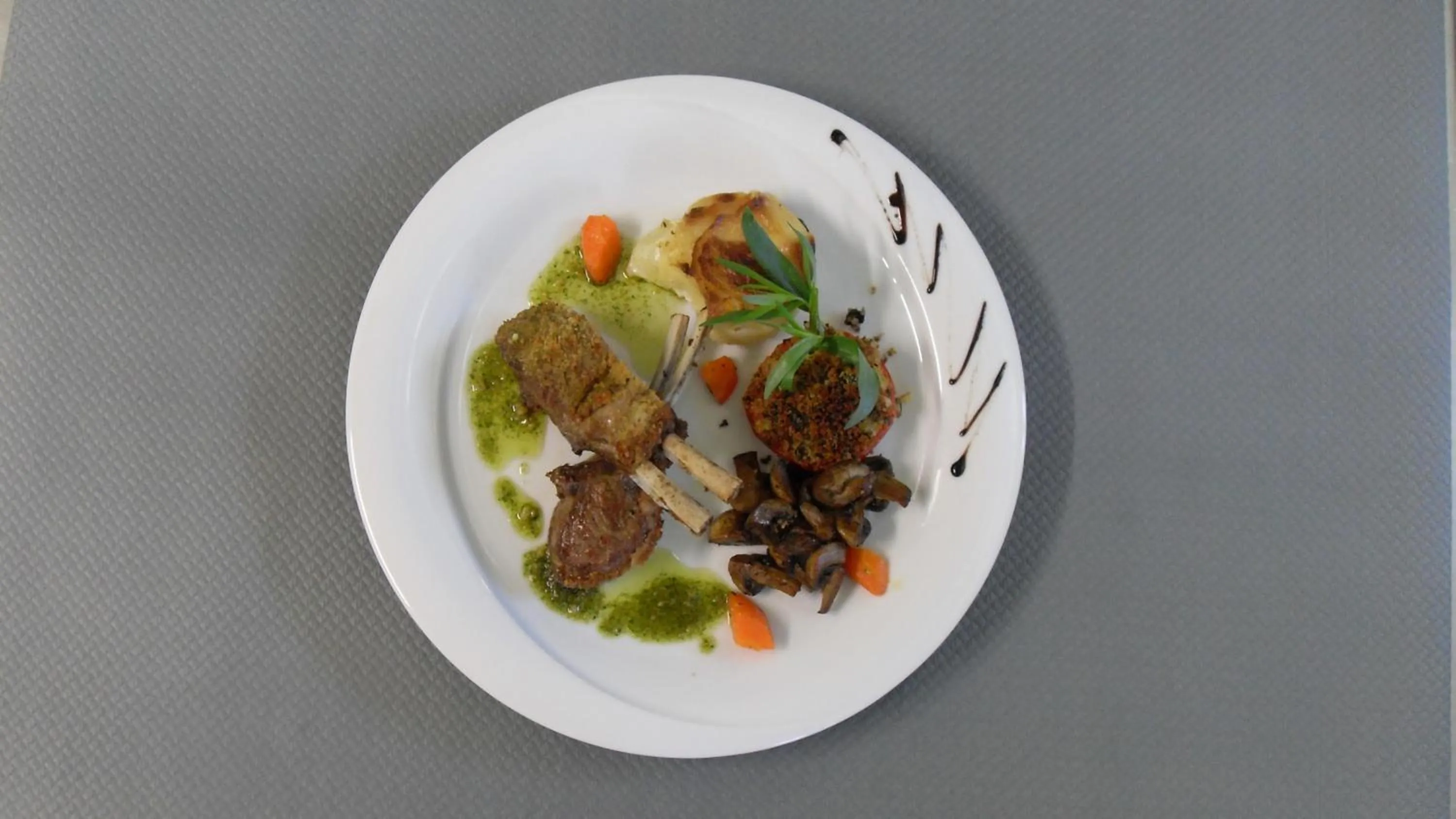 Food and drinks in Hotel Restaurant Bocher