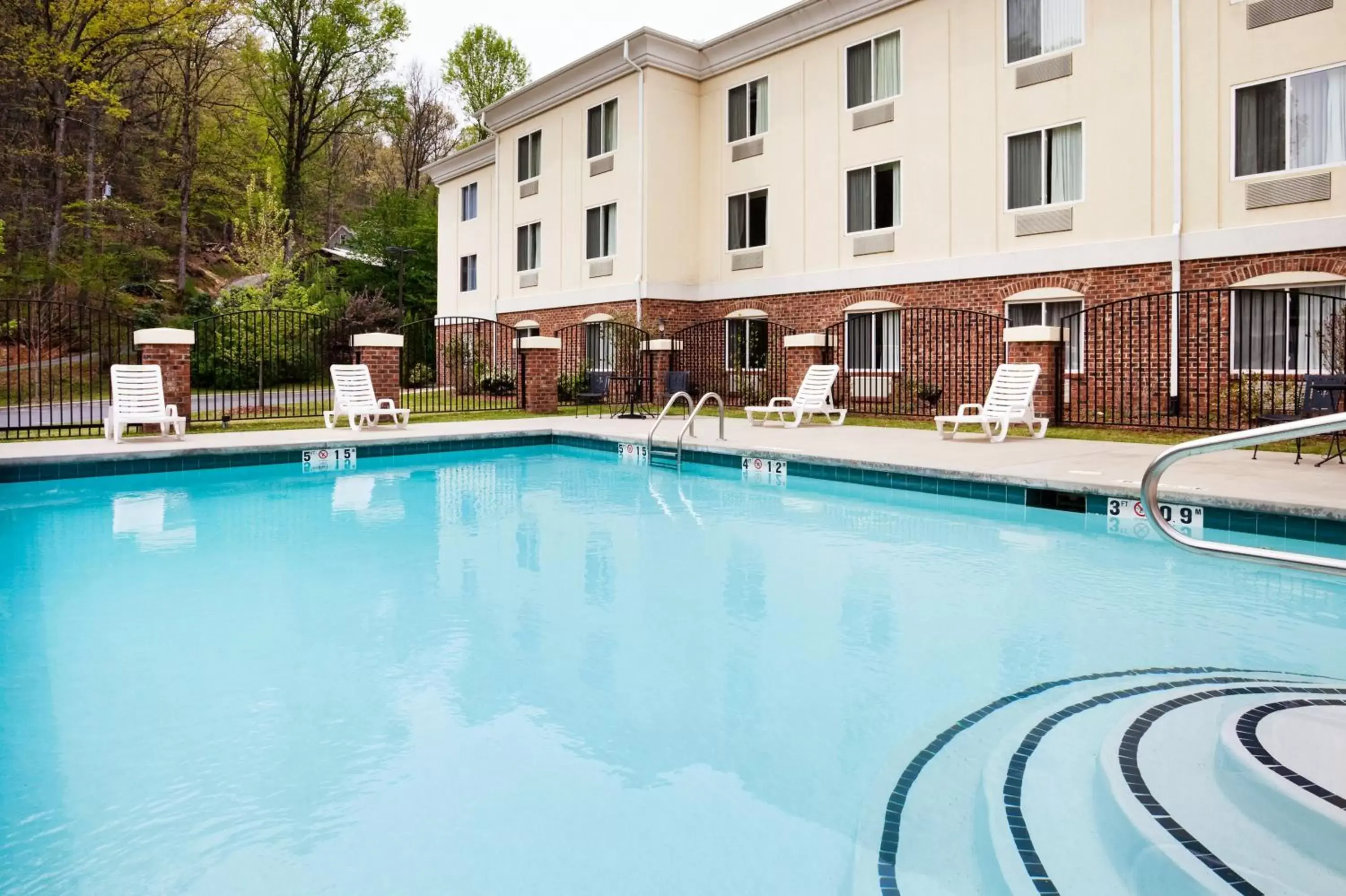 Swimming Pool in Holiday Inn Express Hotel & Suites Cherokee-Casino, an IHG Hotel