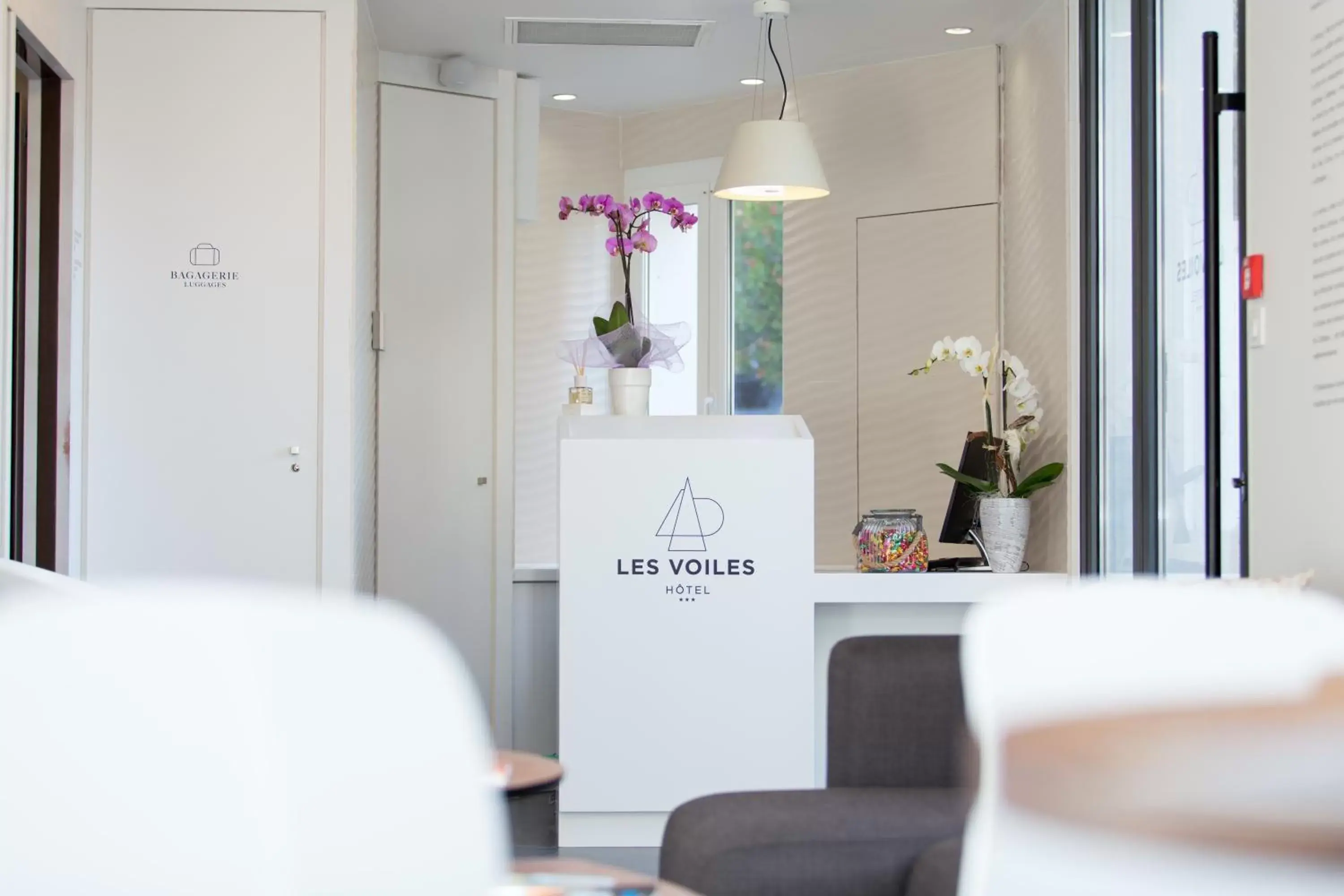 Lobby or reception in Hôtel Les Voiles