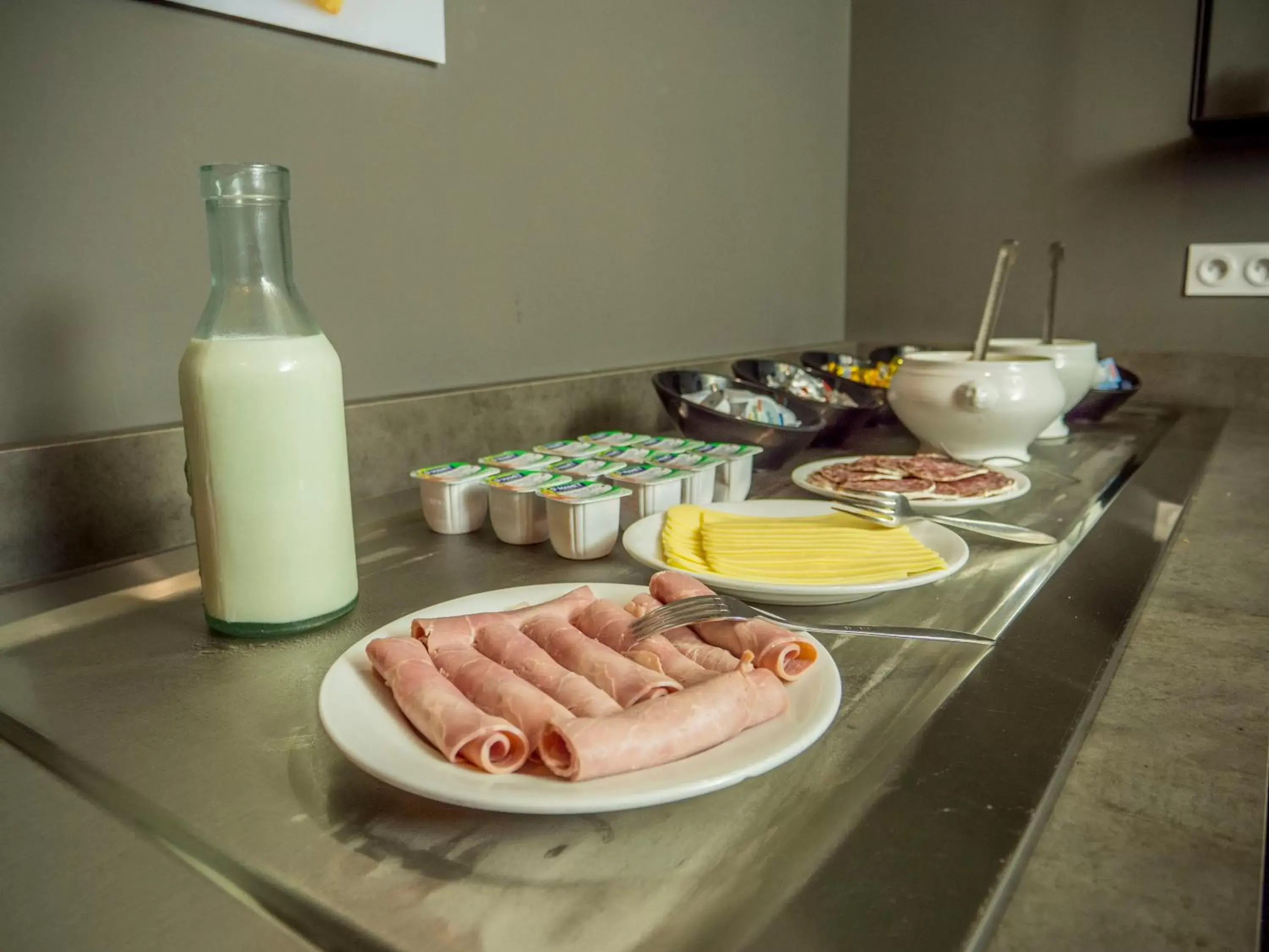 Buffet breakfast in Logis Hotel Restaurant Uzès Pont du Gard