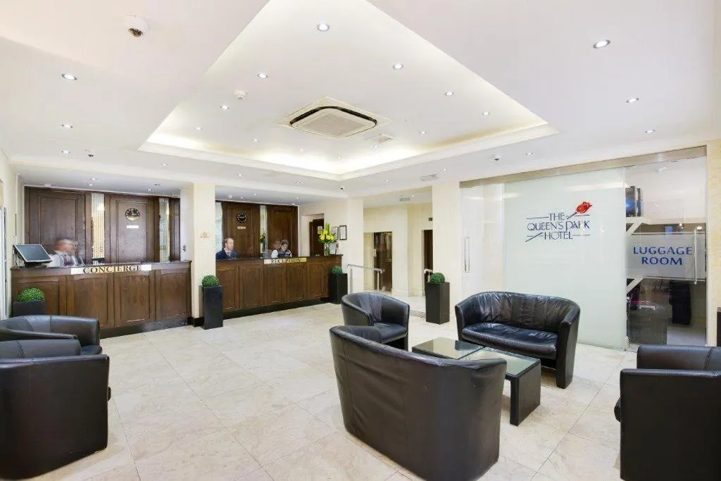 Lobby or reception in Queens Park Hotel