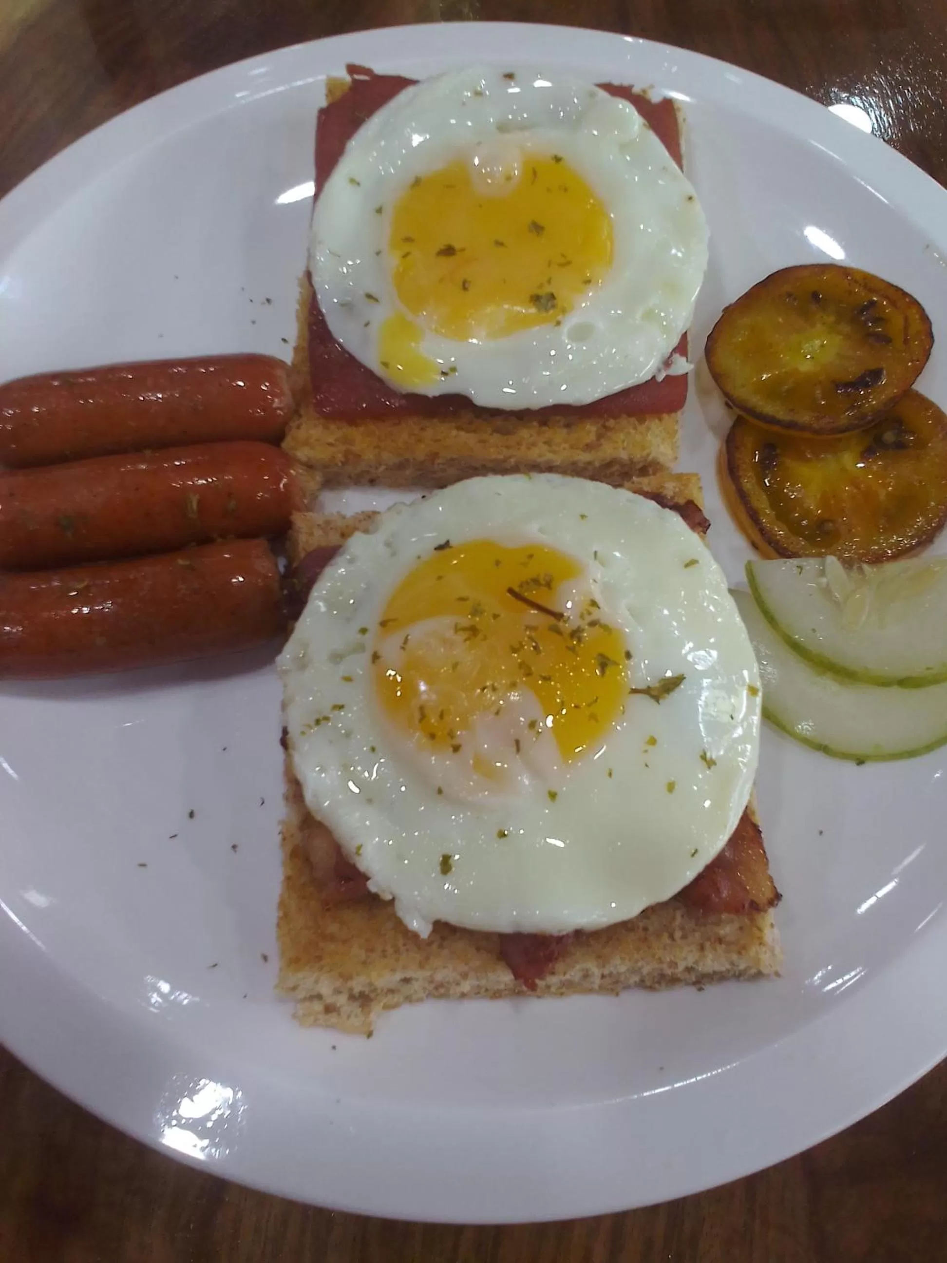 Restaurant/places to eat in CLN Boutique Hotel