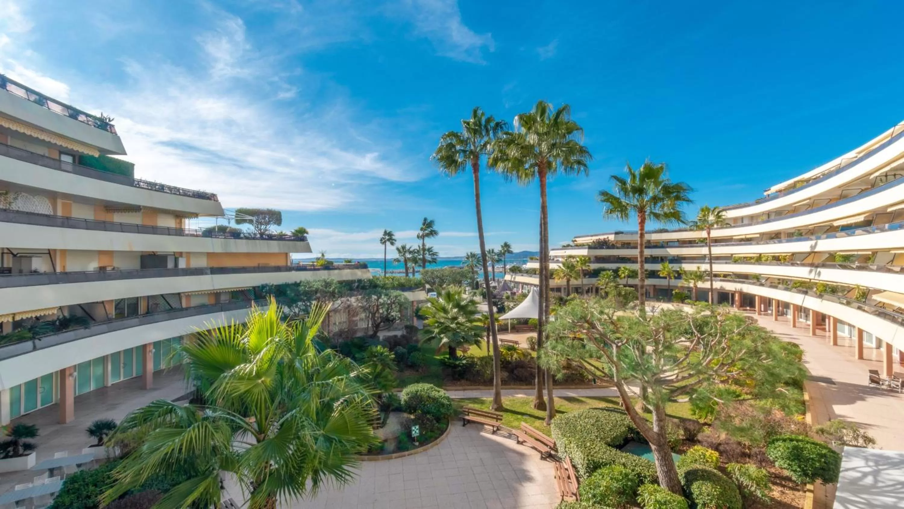 Photo of the whole room in Holiday Inn Nice - Port St Laurent by IHG
