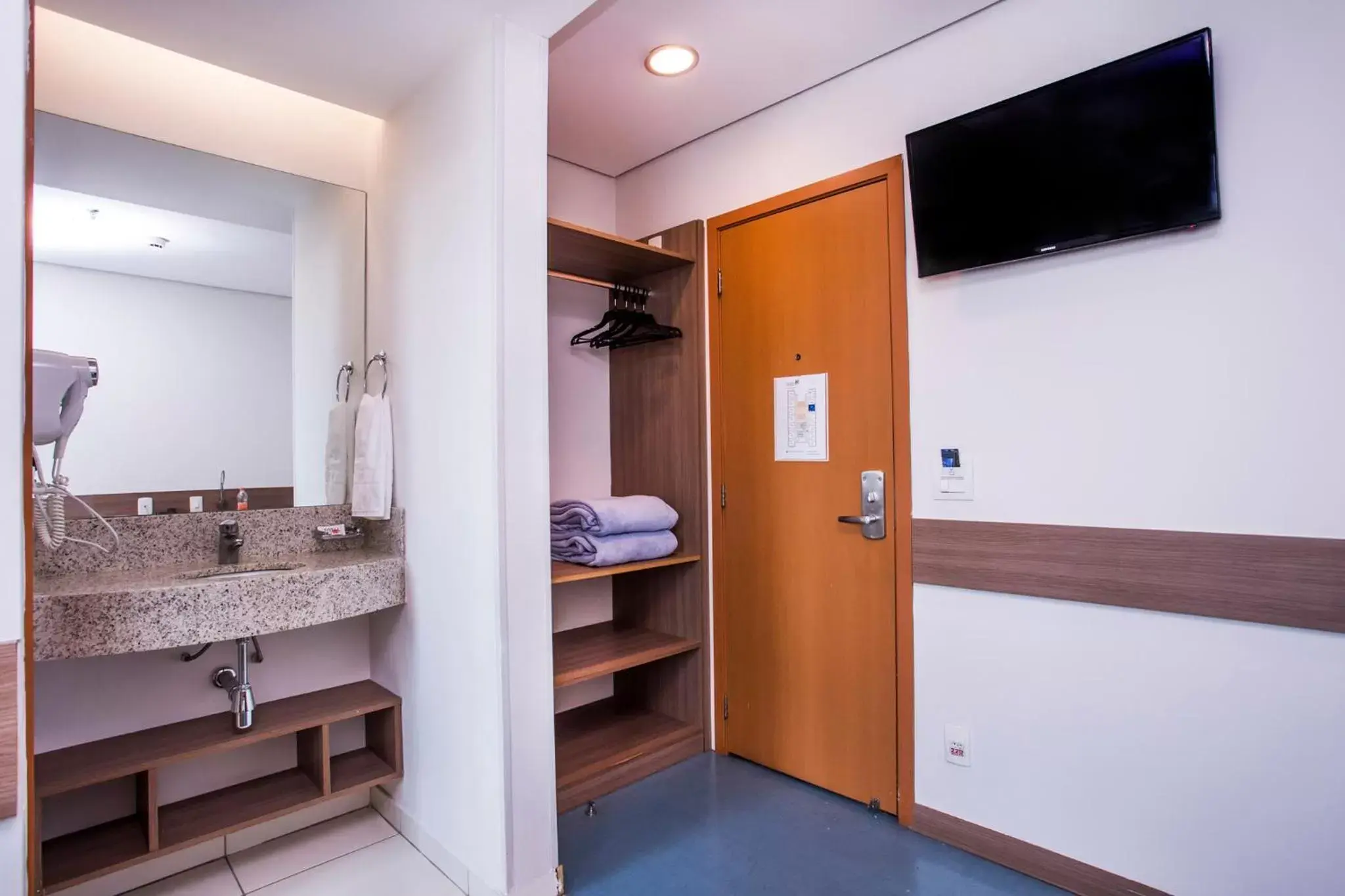 Area and facilities, Bed in Total Hotel Area and facilities, Bed in Total Hotel