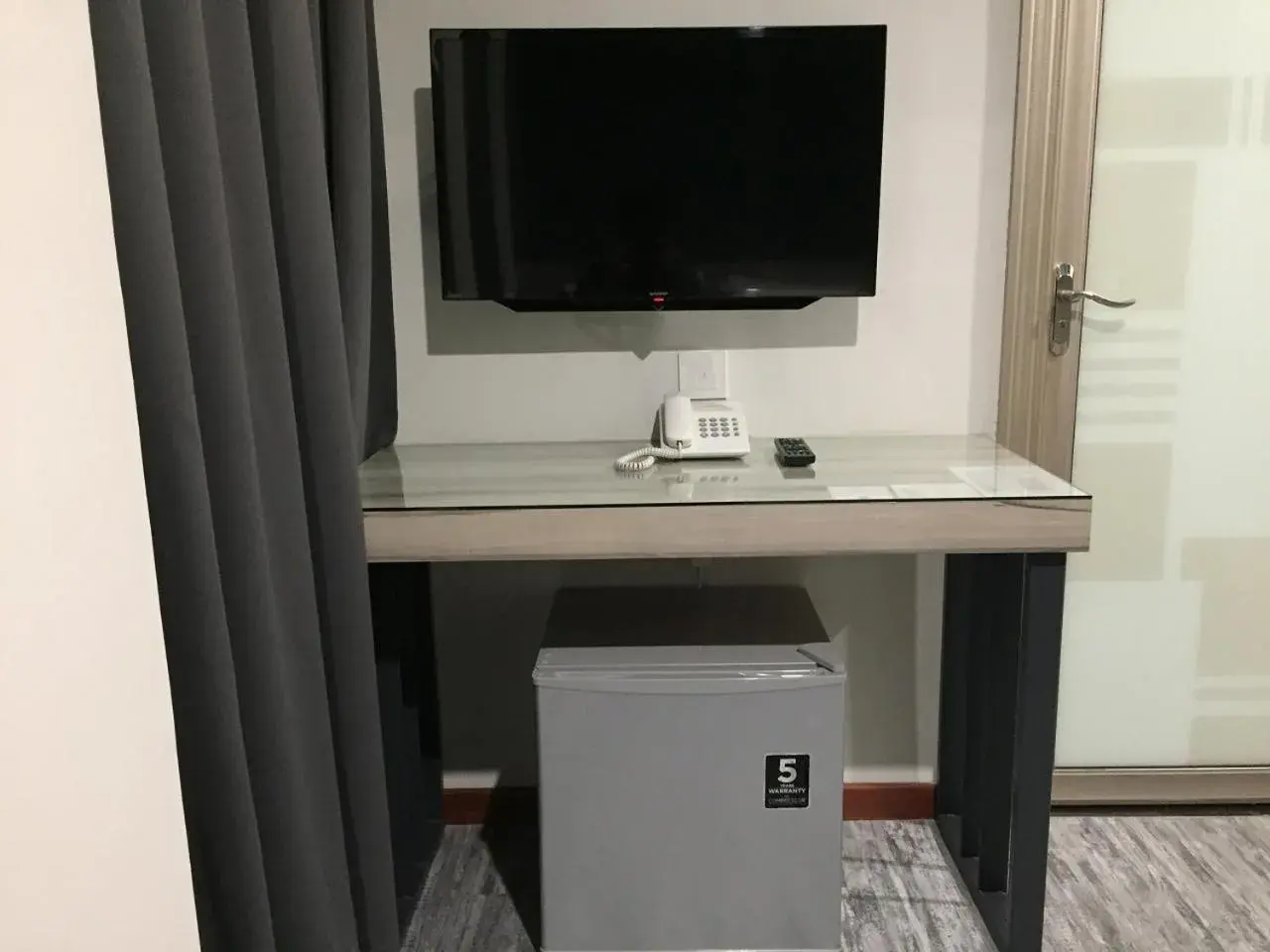 TV/Entertainment Center in Meriton Inn Hotel