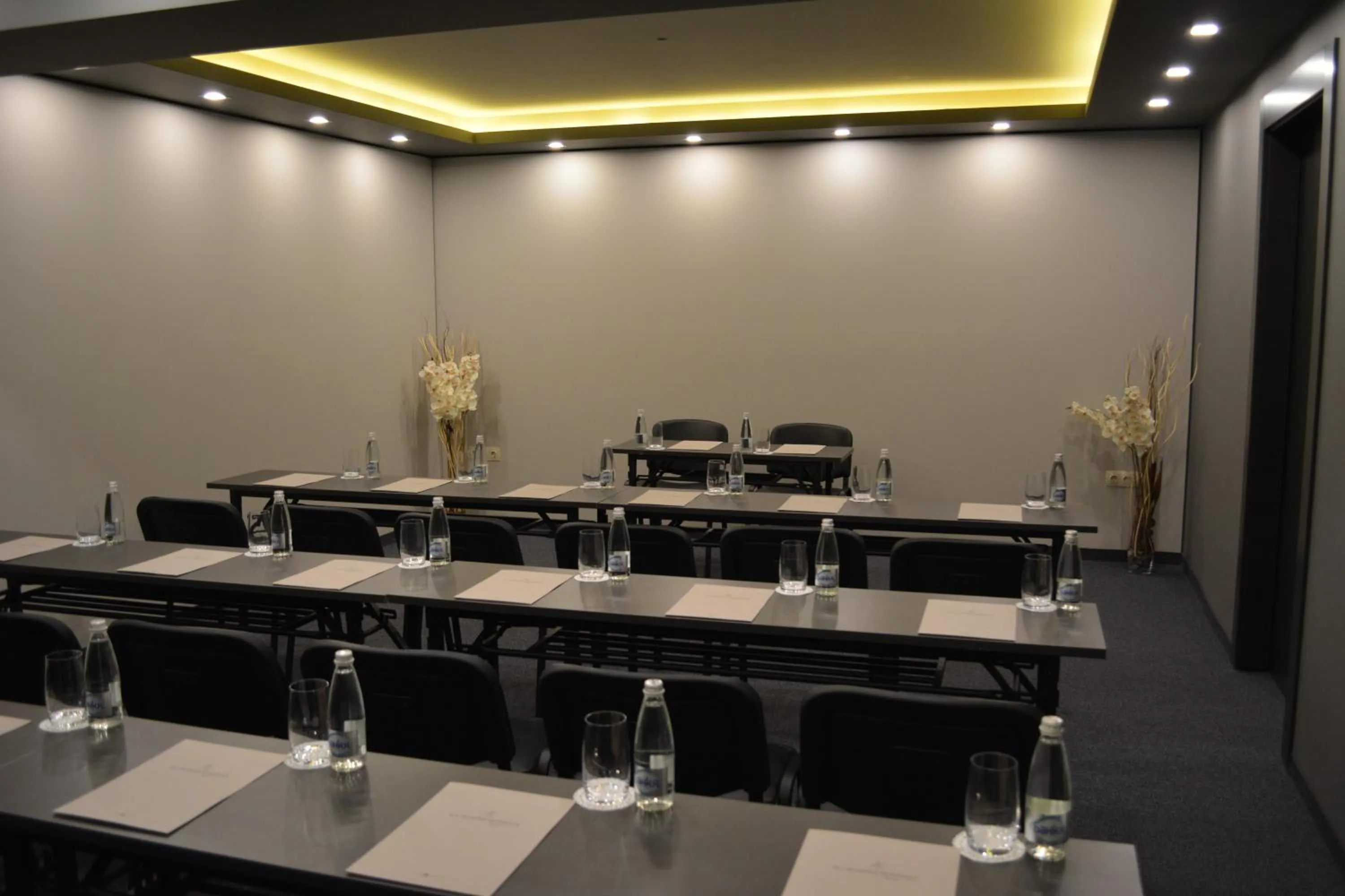 Business facilities in All Seasons Residence Design Hotel - Free parking