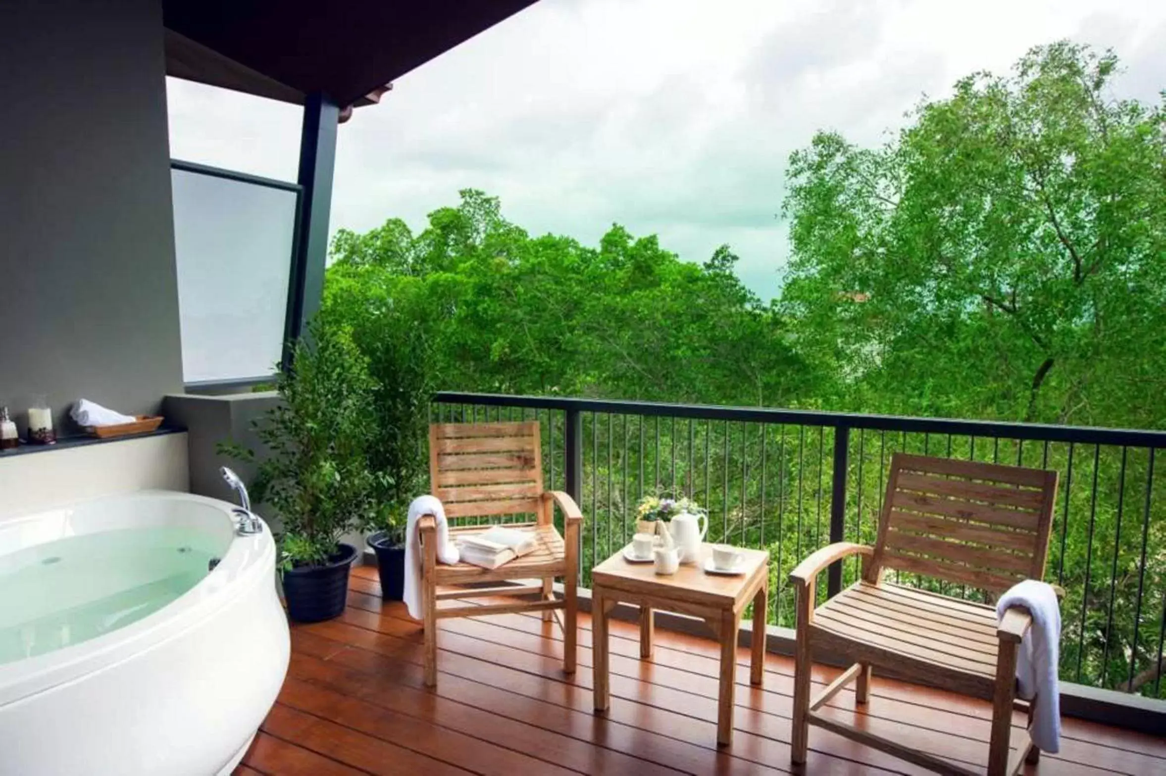 Shower, Balcony/Terrace in Rimnaam Klangchan Hotel - SHA Plus