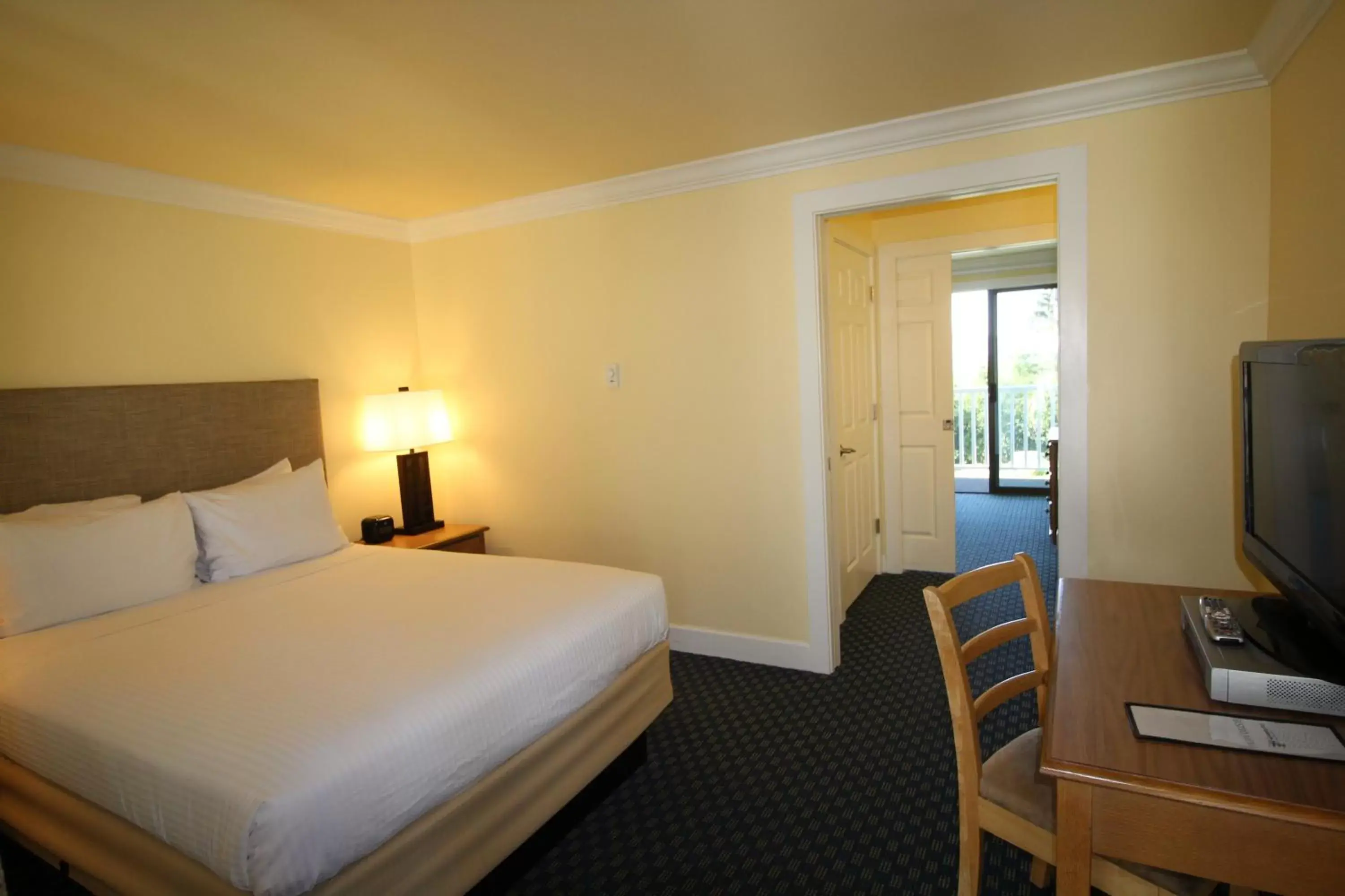 Bed, Room Photo in Anacortes Ship Harbor Inn