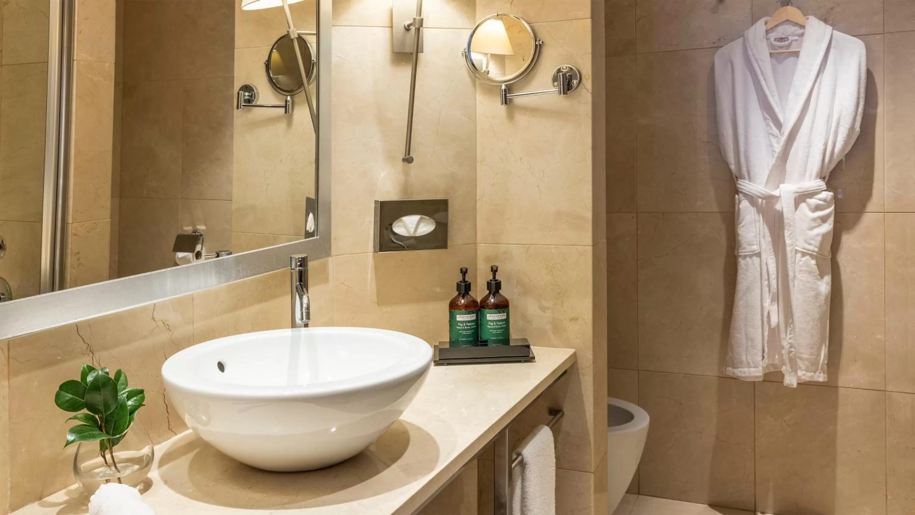 Photo of the whole room in Crowne Plaza Porto by IHG