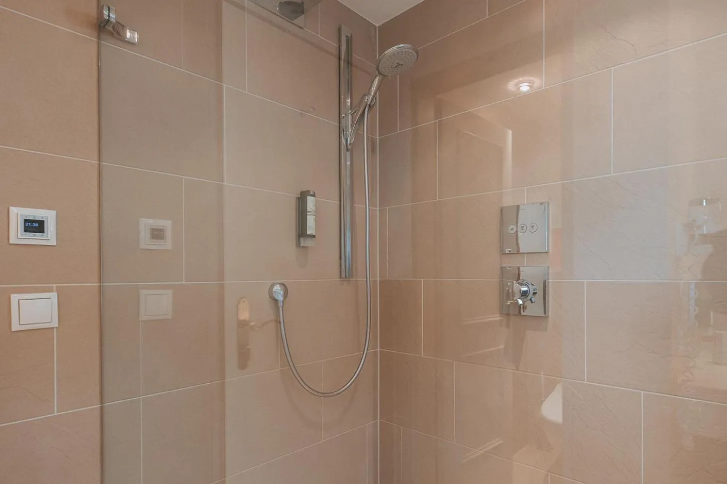 Bathroom in MANNI das Hotel