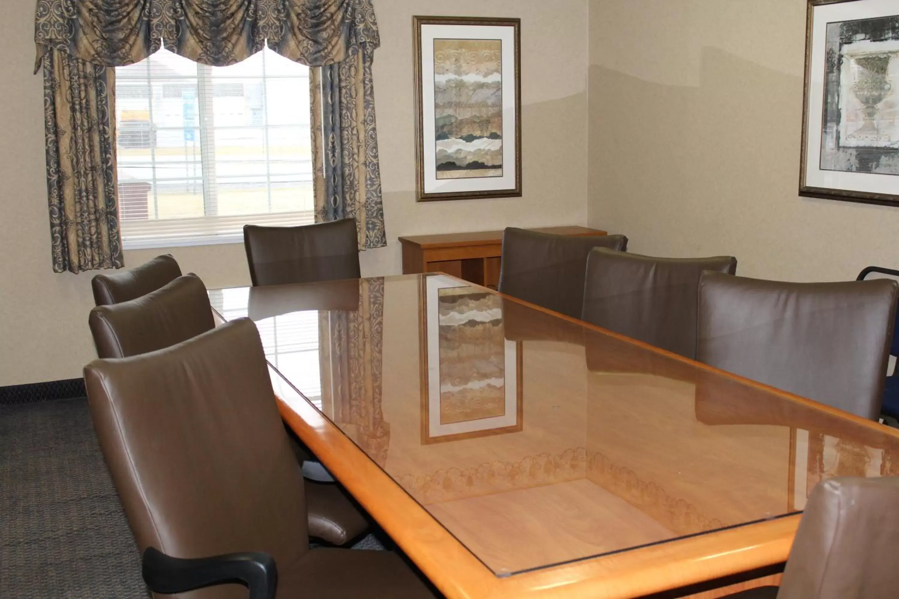 Meeting/conference room in Candlewood Suites Syracuse-Airport by IHG Meeting/conference room in Candlewood Suites Syracuse-Airport by IHG