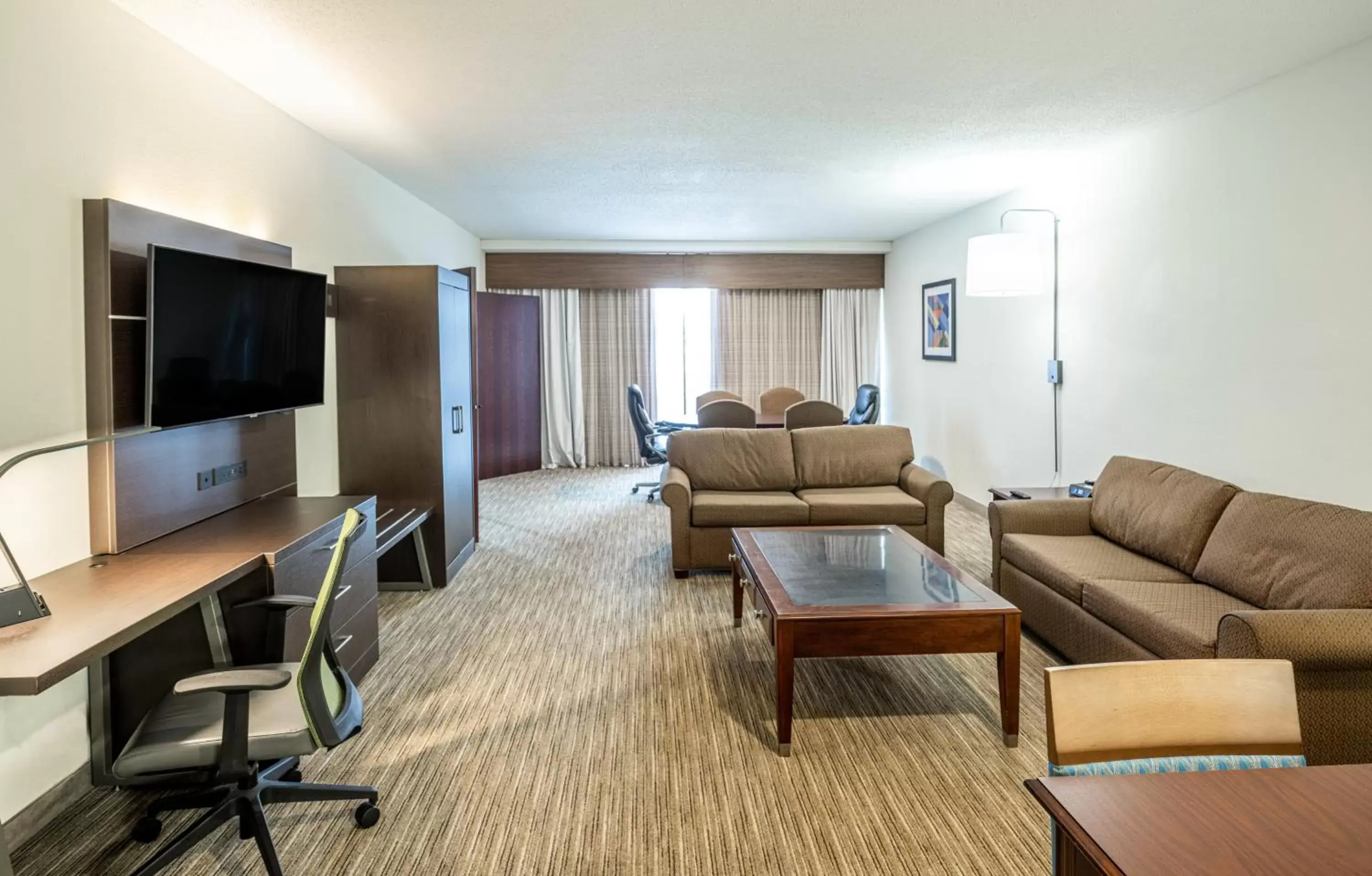 Photo of the whole room, Seating Area in Holiday Inn Express Hotel & Suites Fort Payne, an IHG Hotel