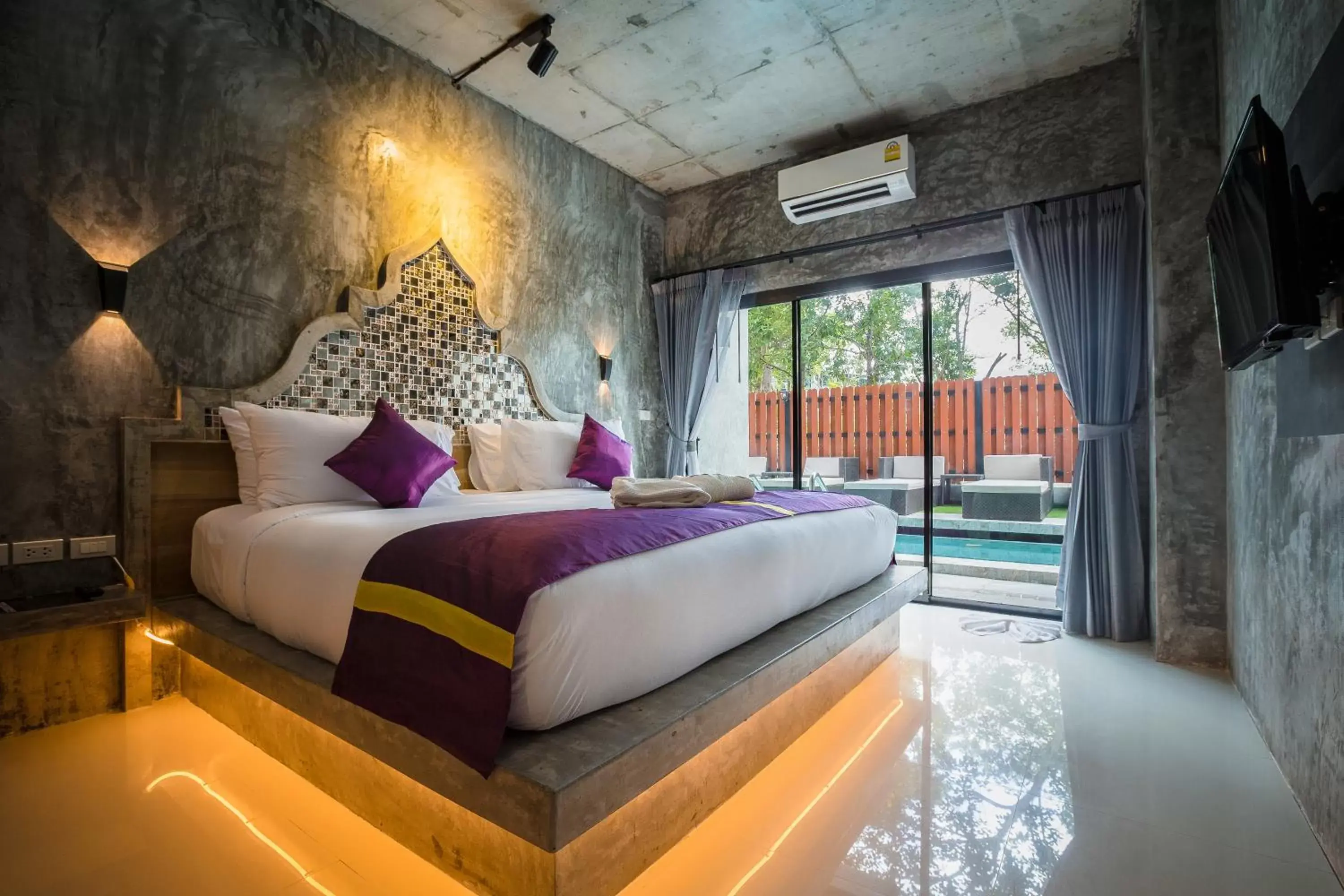 Bed in Maneetel Krabi Beachfront-SHA Plus