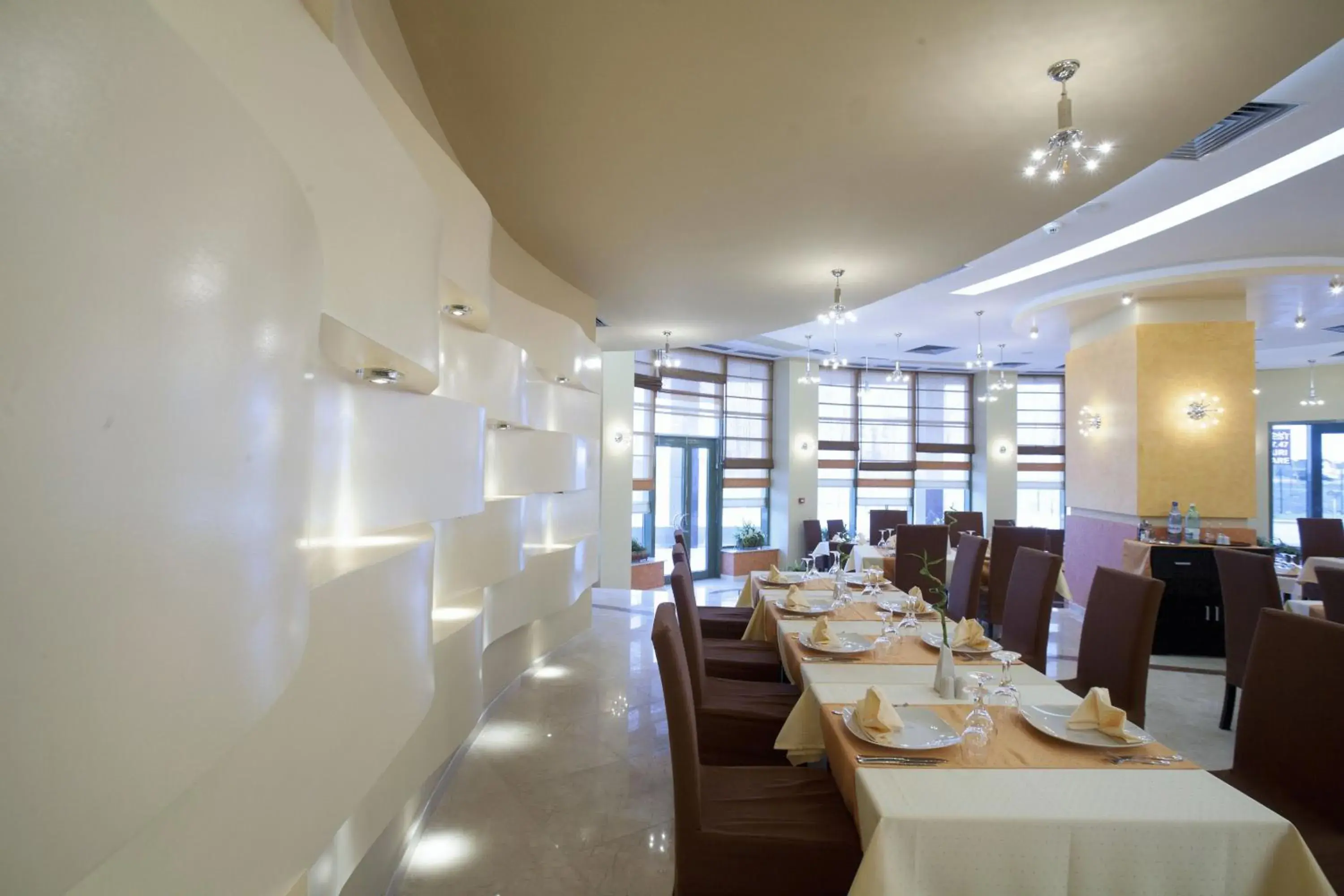 Restaurant/Places to Eat in BW Premier Collection Mari Vila Hotel